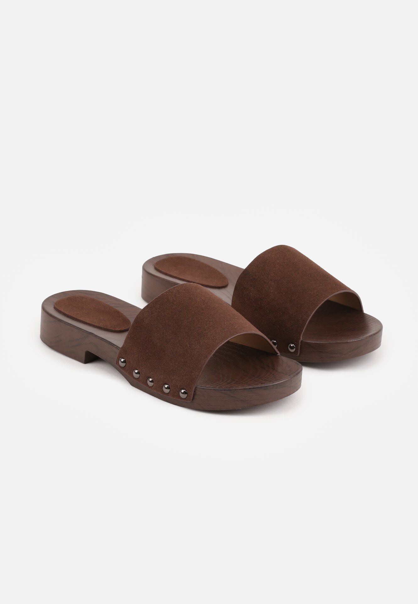 Brązowe Klapki Ozdobione Nitami Thronisei