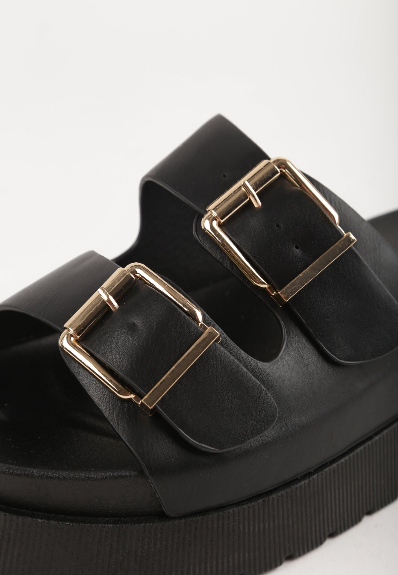 Czarne Klapki na Grubej Podeszwie z Dwoma Klamrami Xenienne