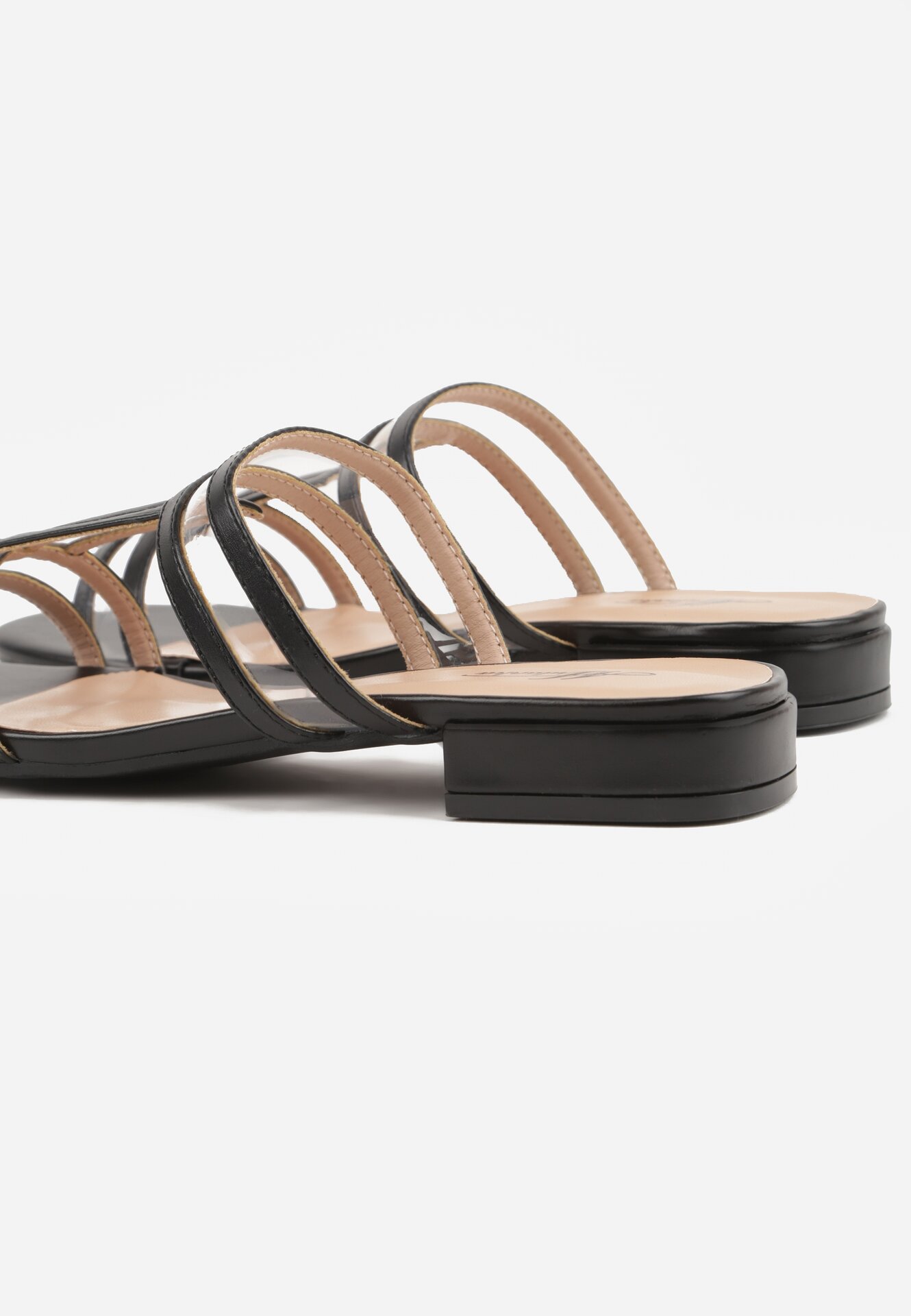 Czarne Klapki z Geometrycznymi Paskami Adriameda