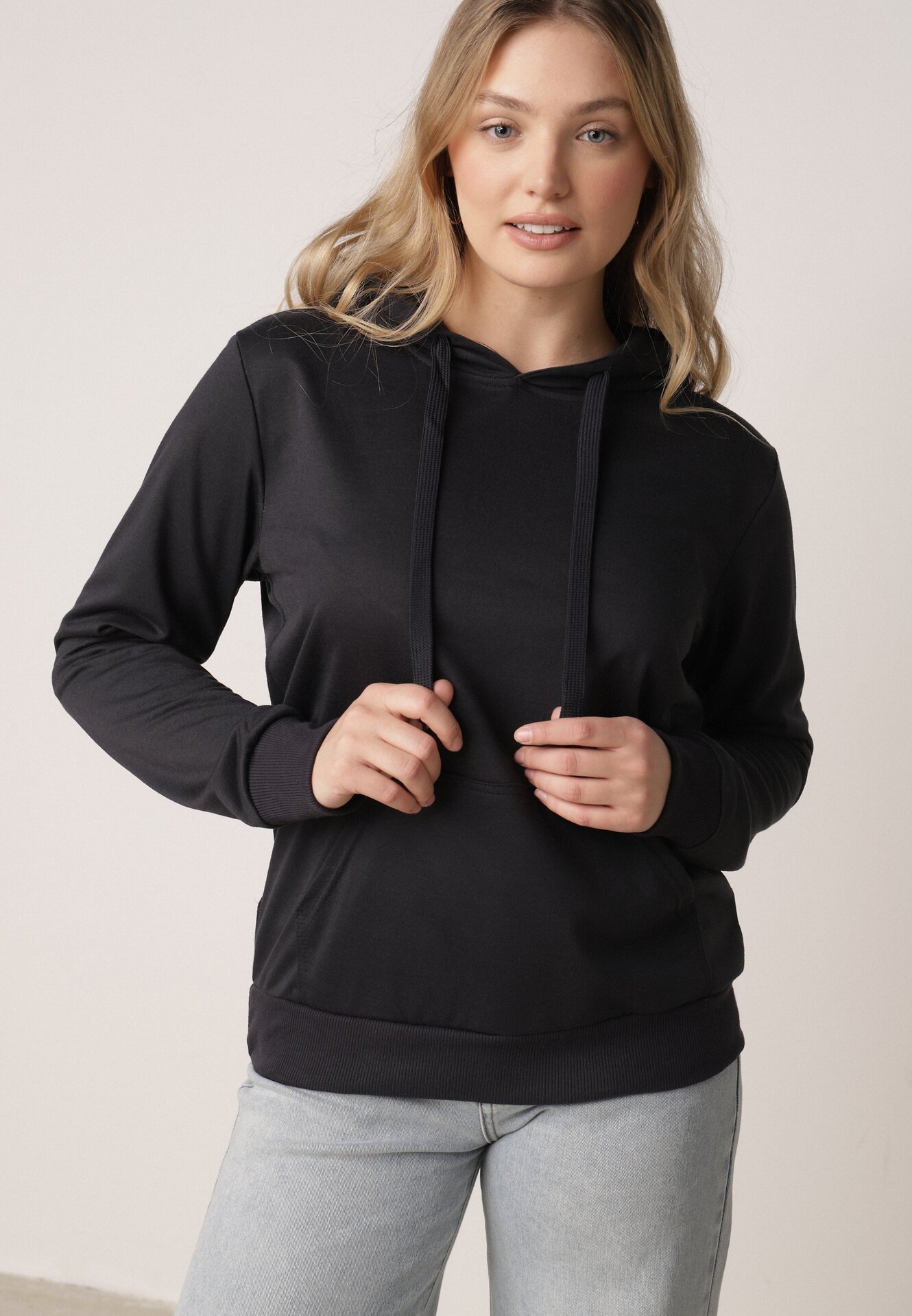 Granatowa Bluza Zakładana przez Głowę z Kapturem i Kieszenią Typu Kangur Roveria