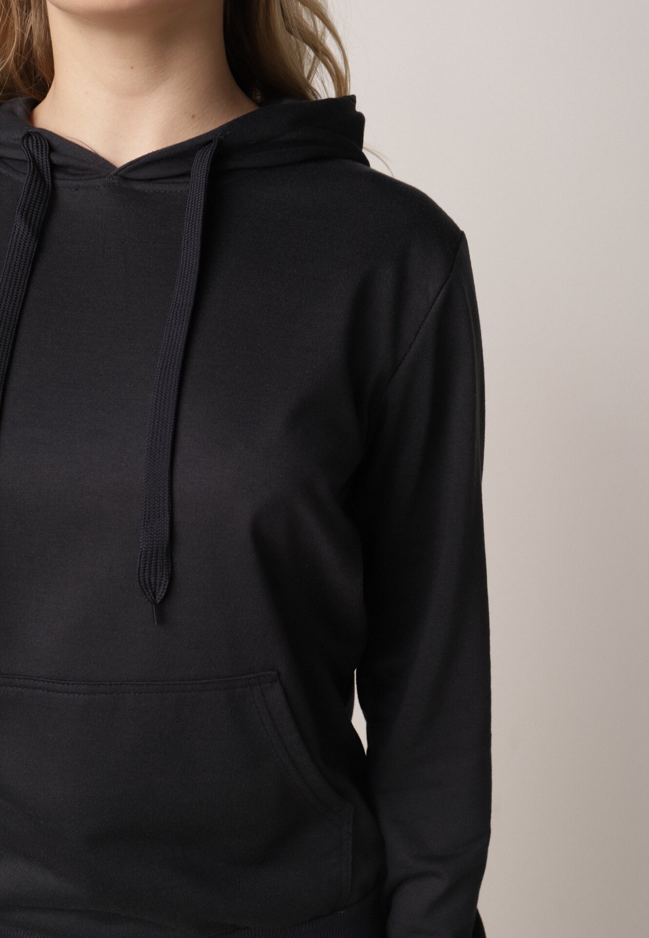 Granatowa Bluza Zakładana przez Głowę z Kapturem i Kieszenią Typu Kangur Roveria