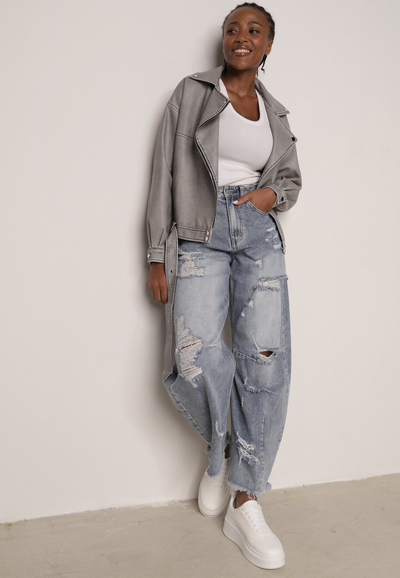 Niebieskie Bawełniane Jeansy Balloon z Wysokim Stanem i z Prztarciami Dziurami Typhaea