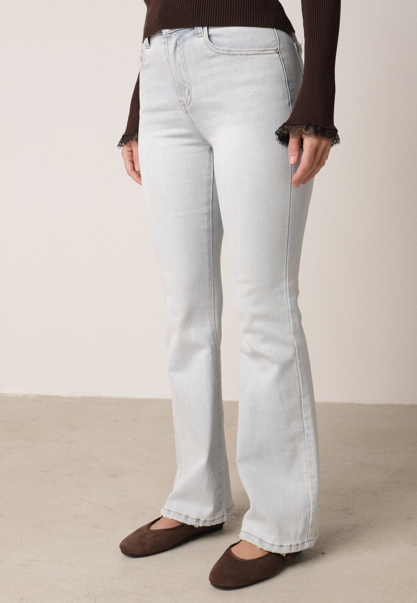 Niebieskie Jeansy Typu Dzwony z Bawełną i Wysokim Stanem Nesanthe