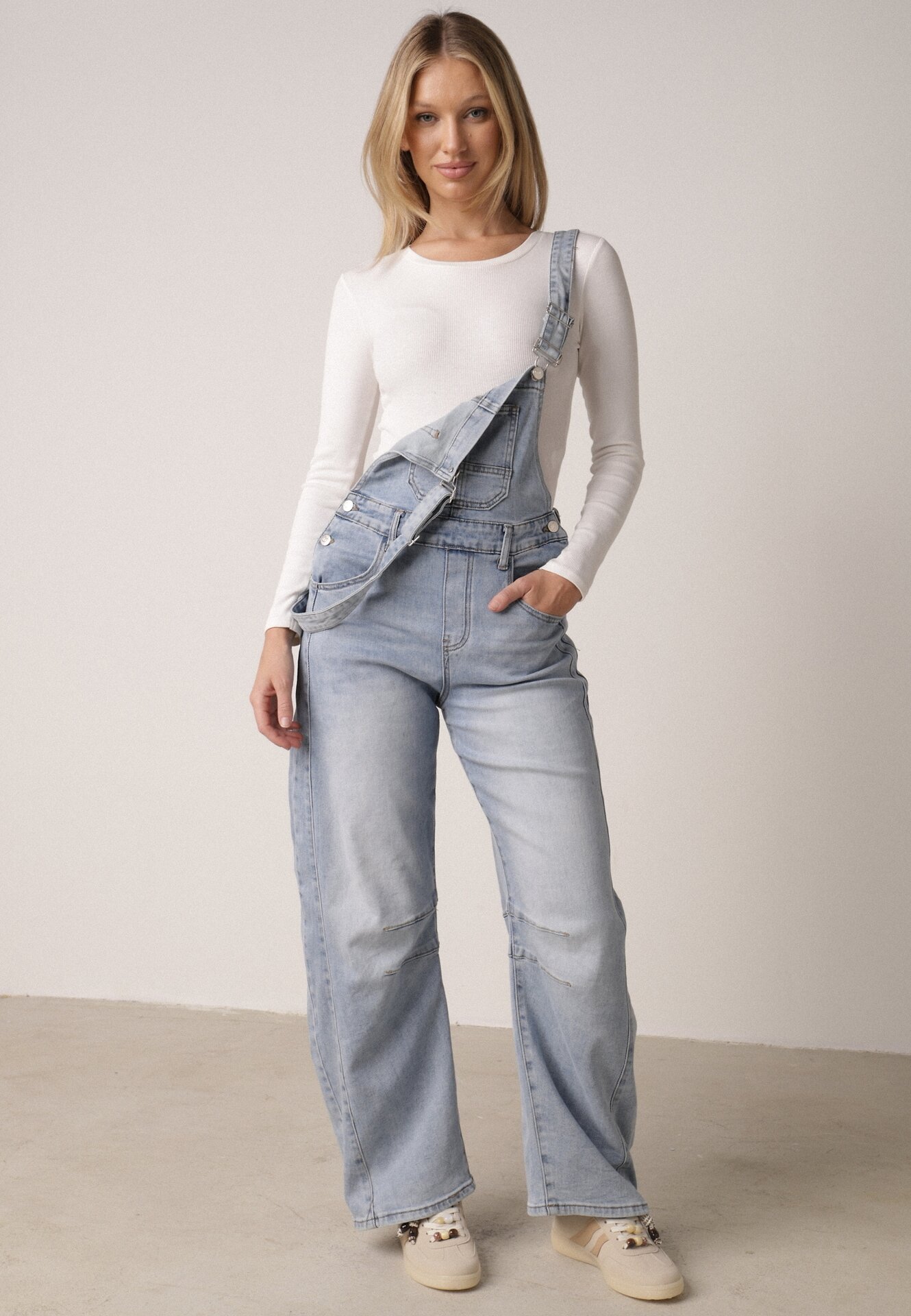 Niebieskie Jeansy Ogrodniczki z Bawełną o Kroju Balloon Rivaras