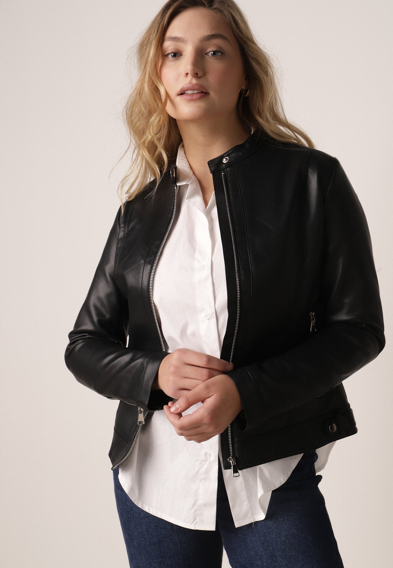 Czarna Klasyczna Kurtka Ramoneska o Taliowantym Kroju Anlea