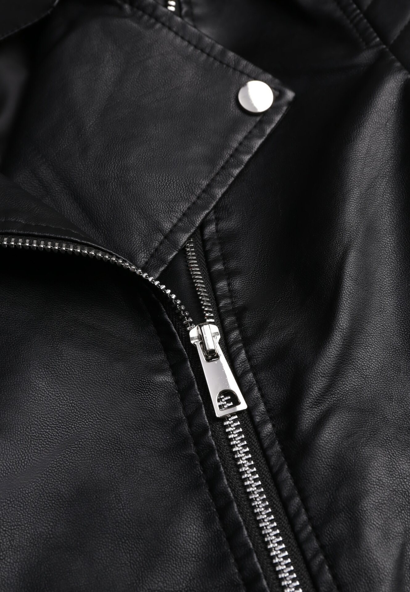 Czarna Klasyczna Kurtka Ramoneska w Motocyklowym Stylu Kelmi