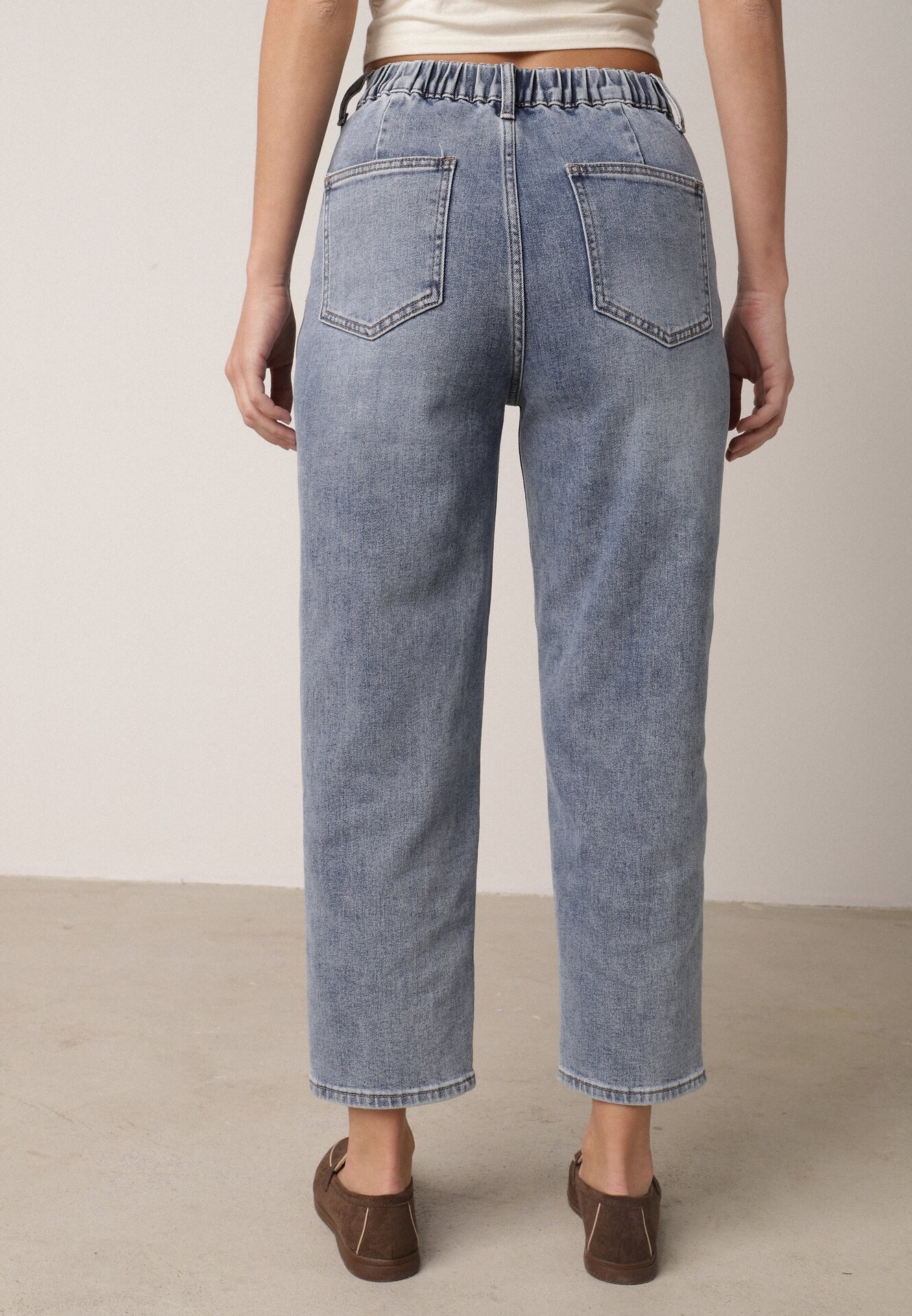 Niebieskie Jeansy z Bawełną o Kroju Mom Fit z Wysokim Stanem Kallis