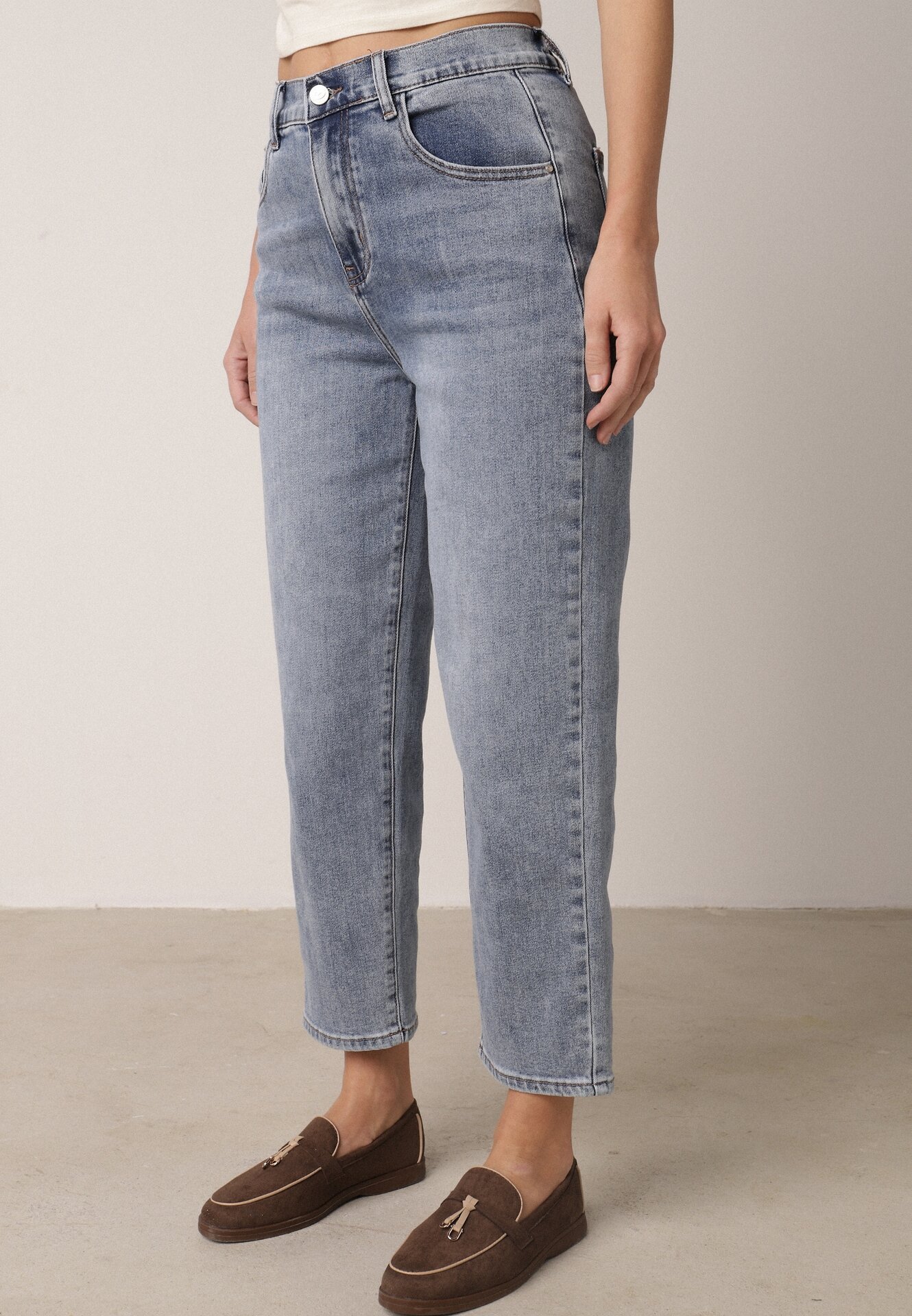 Niebieskie Jeansy z Bawełną o Kroju Mom Fit z Wysokim Stanem Kallis