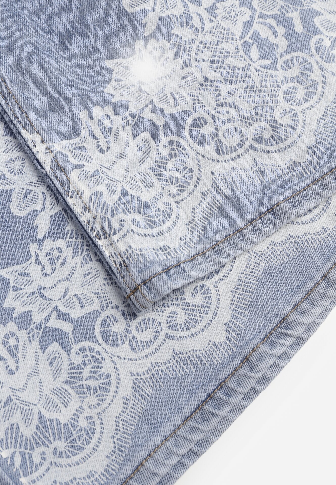 Niebieskie Szerokie Jeansy z Ozdobnym Boho Nadrukiem na Nogawkach Asoochis