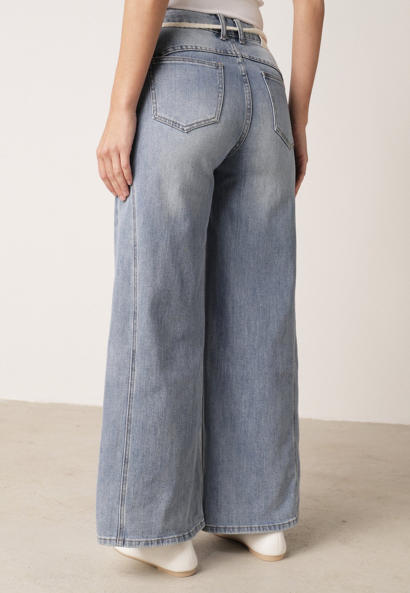 Niebieskie Jeansy z Bawełną o Szerokim Kroju z Wysokim Stanem i Sznurkowym Paskiem Ianaia