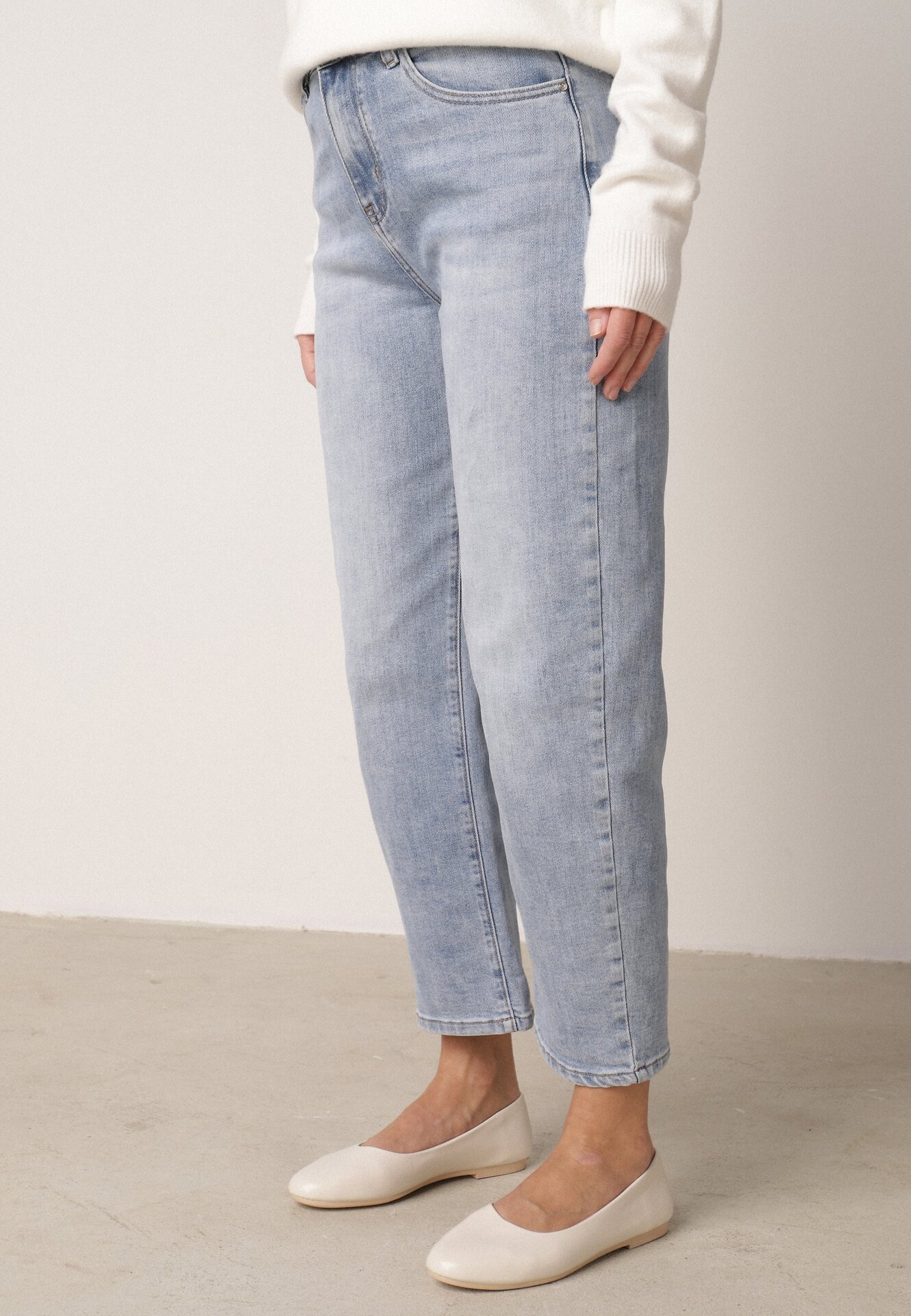 Niebieskie Jeansy Mom Fit z Bawełną Przed Kostkę z Wysokim Stanem Andrele