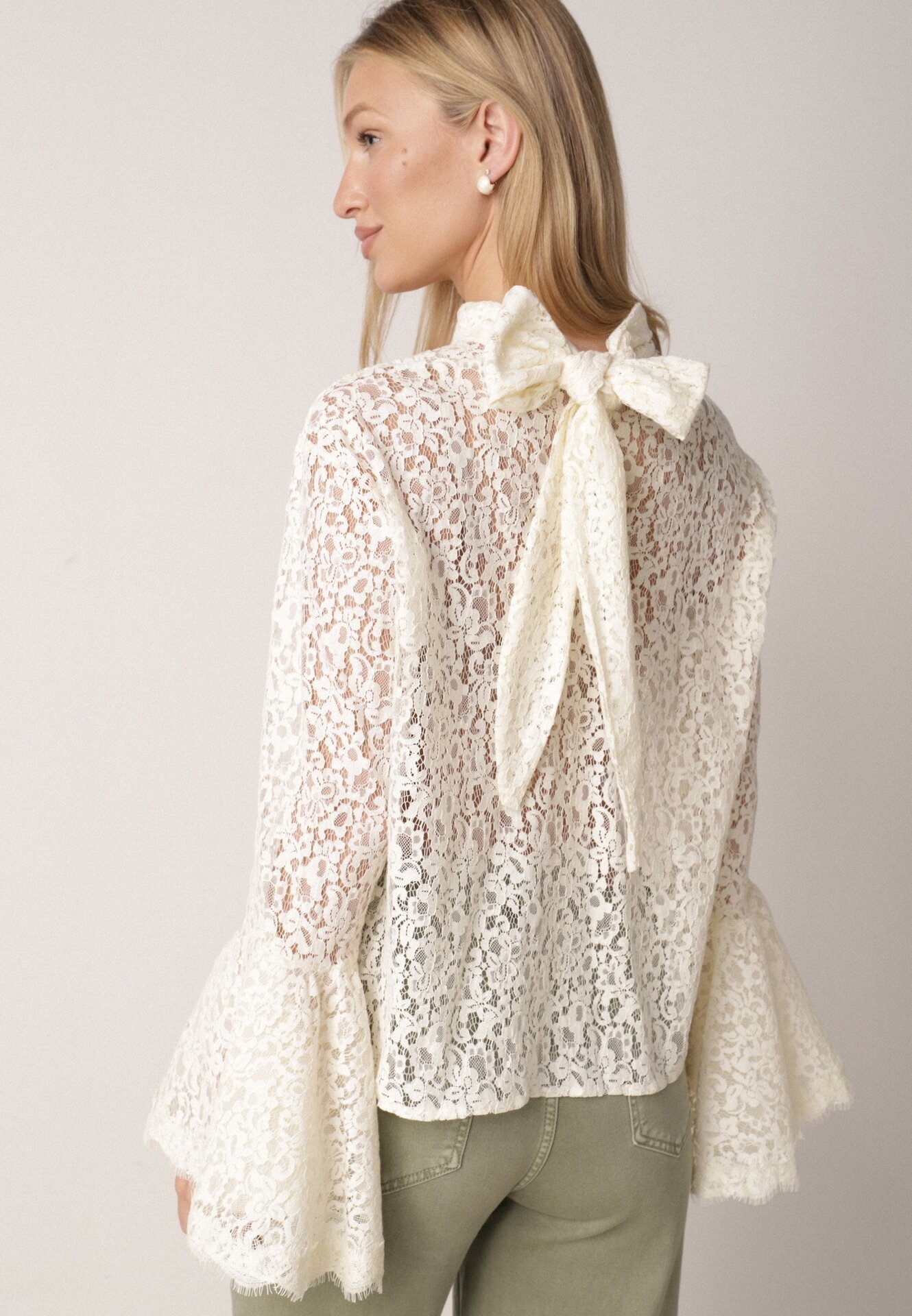 Beżowa Wiskozowa Bluzka z Koronki z Bawełną Kokardą i Rozszerzanymi Rękawami Andrice