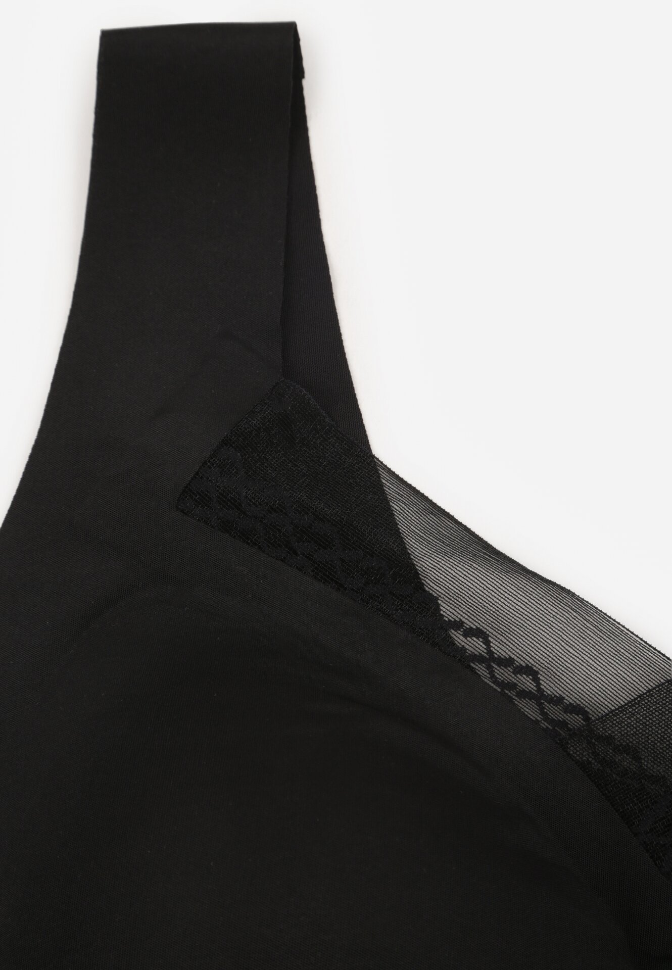 Czarny Biustonosz Sportowy z Siateczką i Usztywnionymi Miseczkami Zerirae