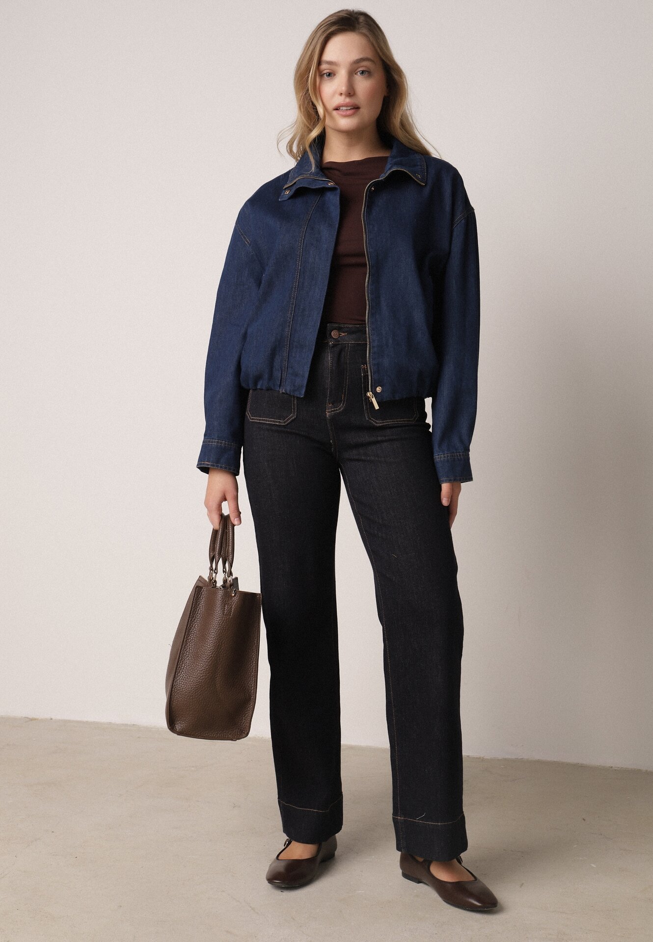 Niebieska Jeansowa Kurtka Przejściowa z Bawełny o Kroju Bombki z Kołnierzykiem Jotima