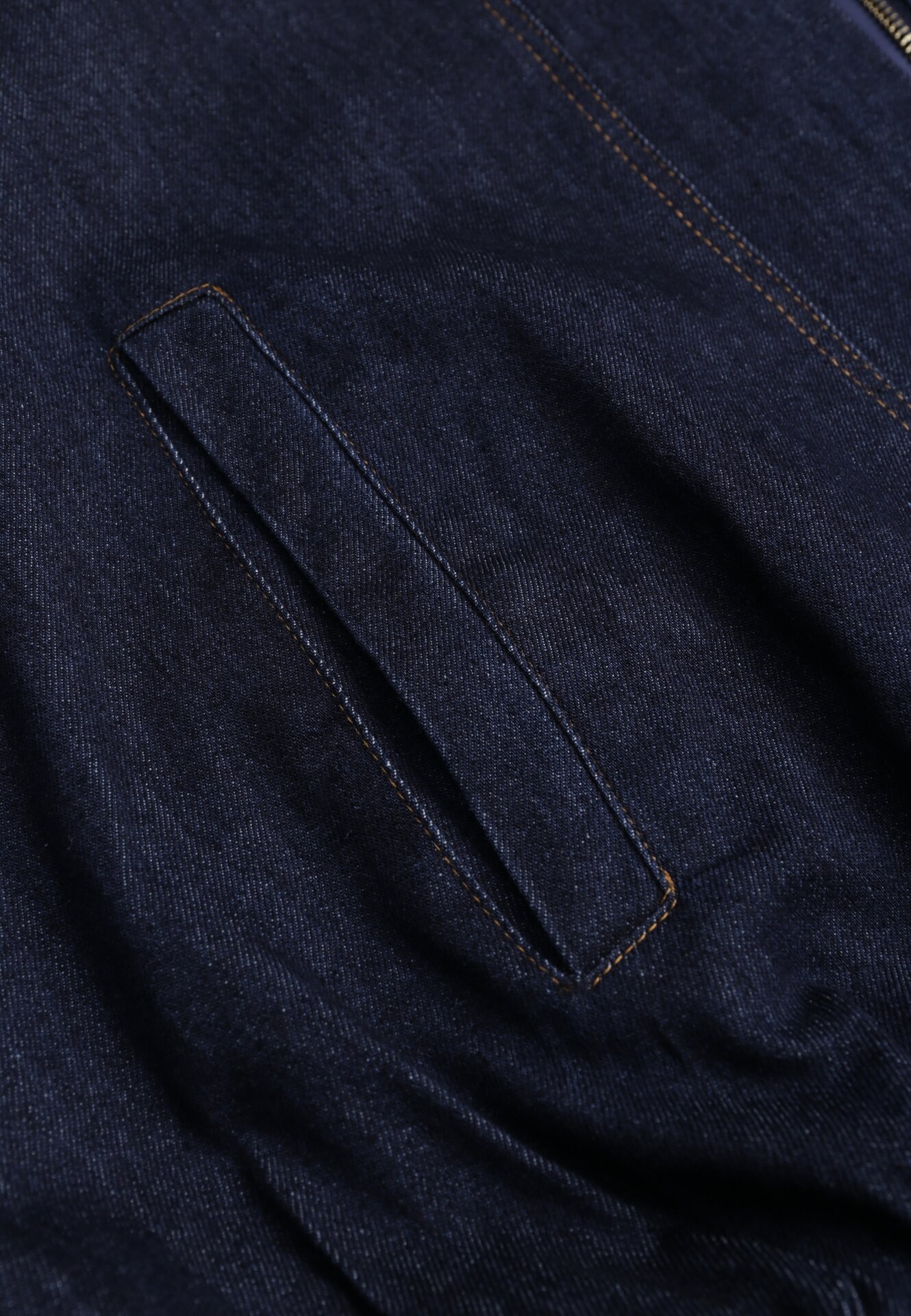 Granatowa Jeansowa Kurtka Przejściowa z Bawełny o Kroju Bombki z Kołnierzykiem Jotima