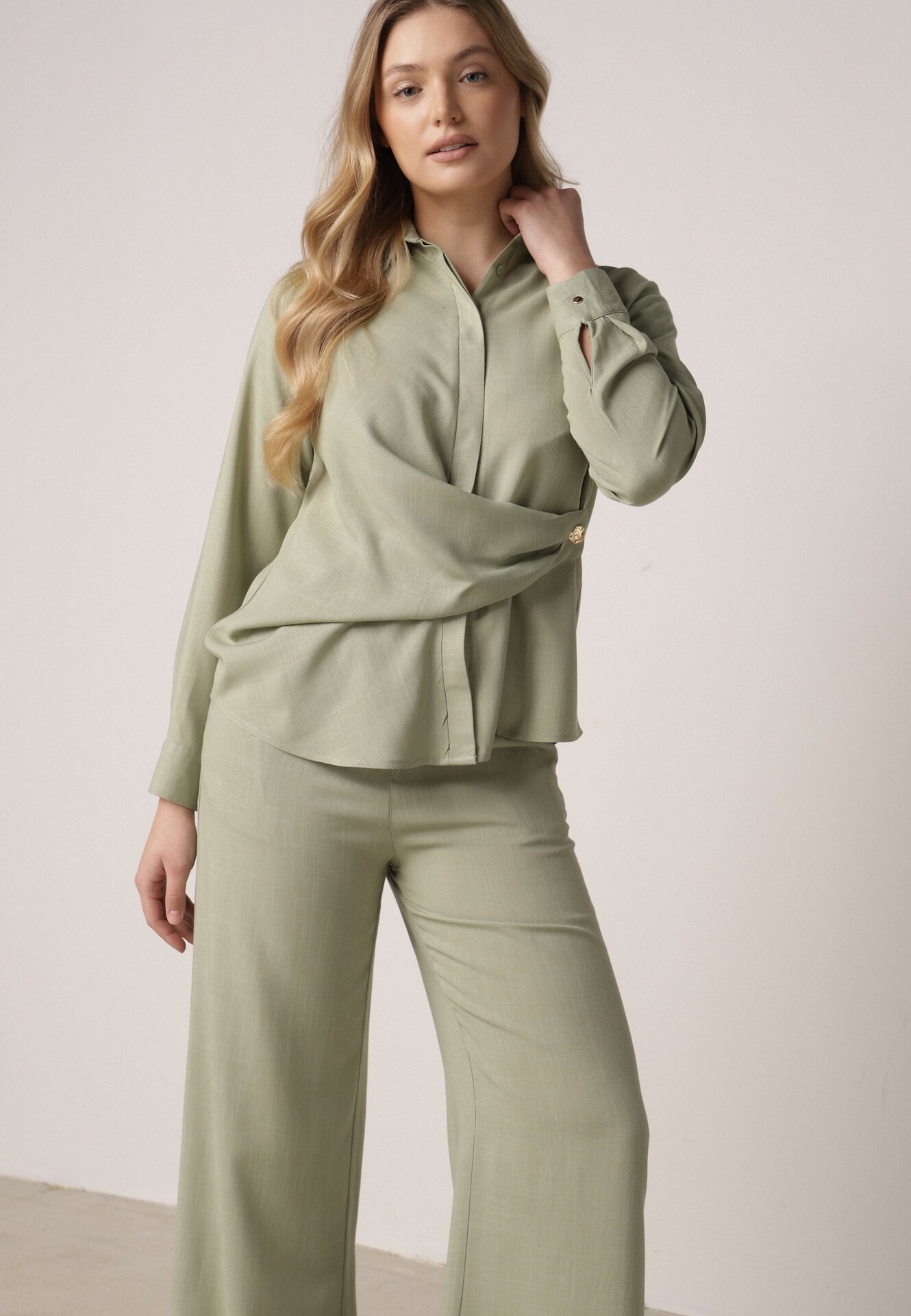 Zielony Wiskozowy Komplet Asymetryczna Koszula i Spodnie z Kieszeniami Moneia