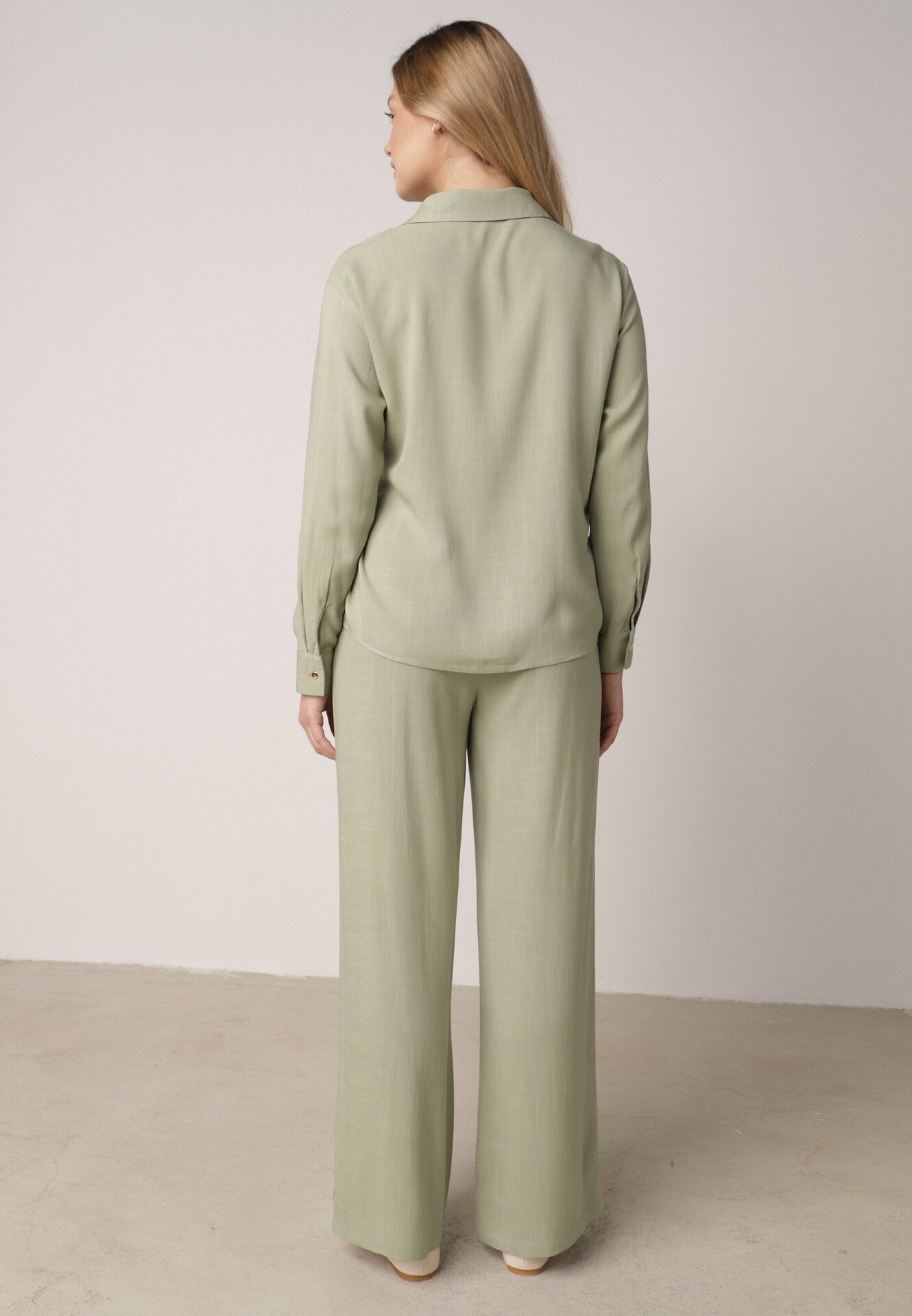 Zielony Wiskozowy Komplet Asymetryczna Koszula i Spodnie z Kieszeniami Moneia