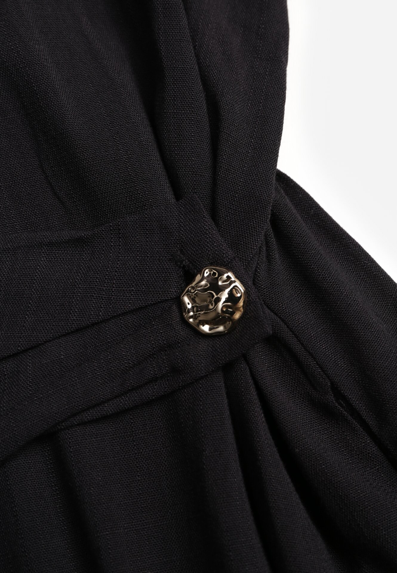 Czarna Wiskozowa Sukienka Koszulowa z Marszczeniem i Guzikiem w Talii Lennatha