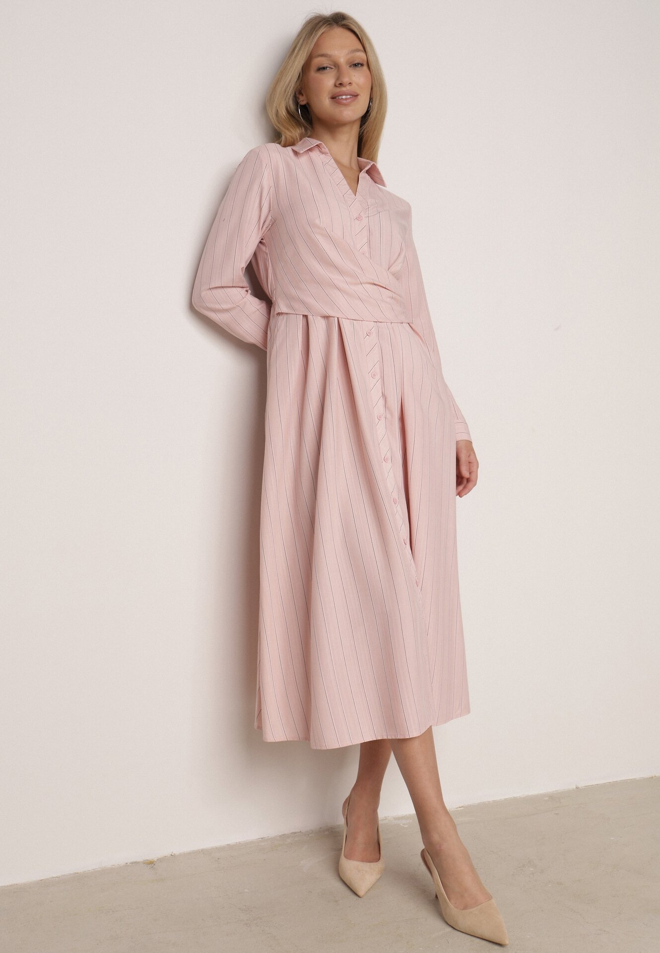 Różowa Koszulowa Sukienka z Wiskozy z Ozdobnym Marszczeniem w Talii Batena