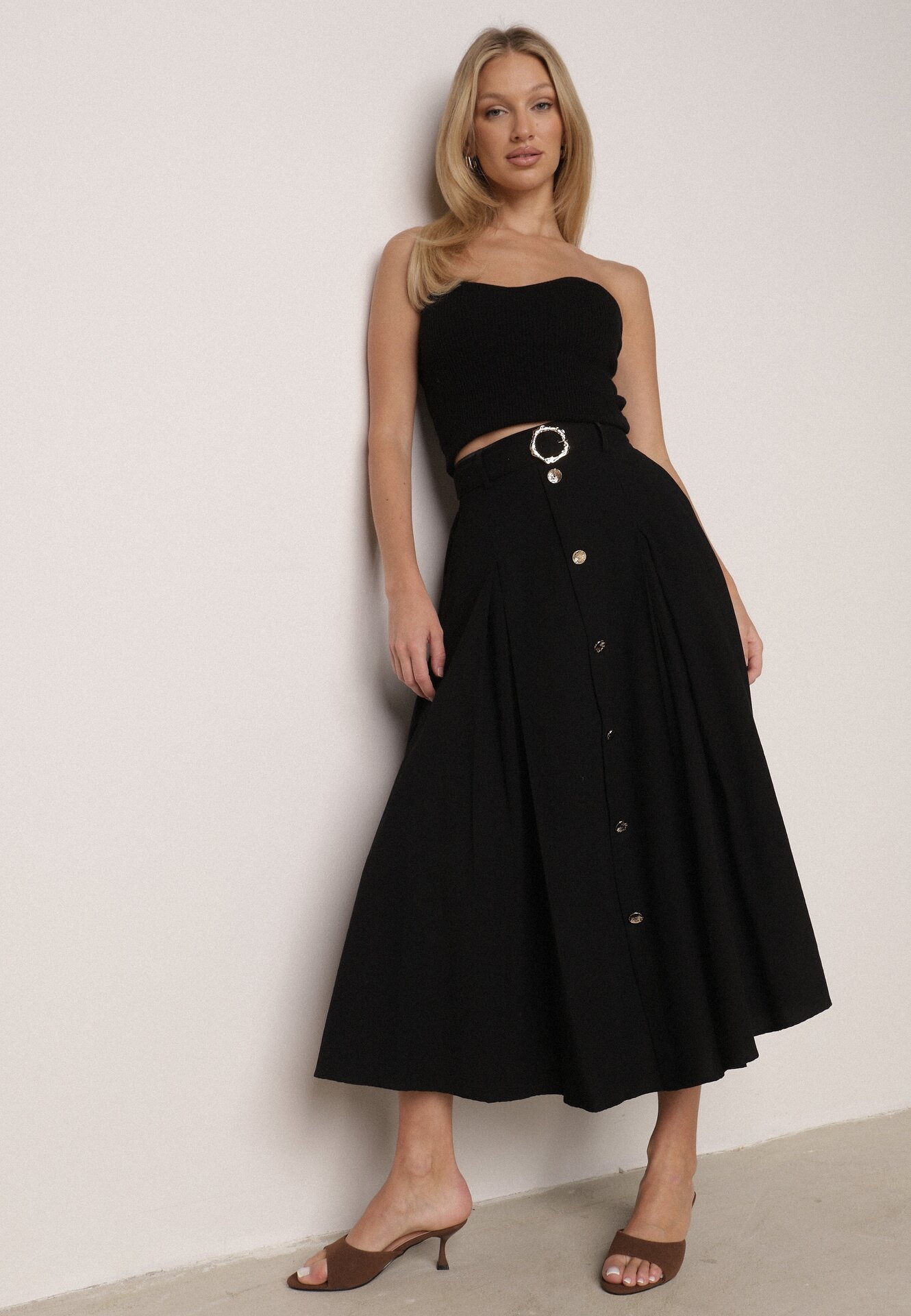 Czarna Spódnica Rozkloszowana z Bawełną i Paskiem oraz Kieszniami Jorlea