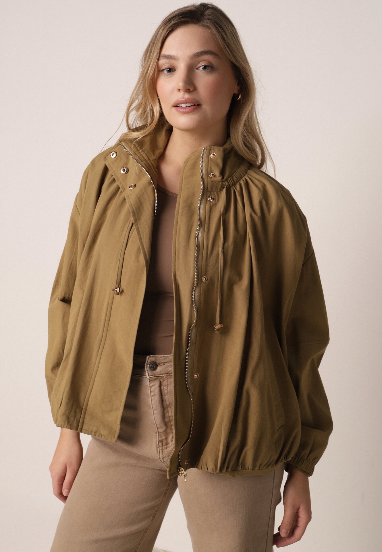 Zielona Przejściowa Kurtka Bombka Oversize z Bawełny i Wiskozy Effinue