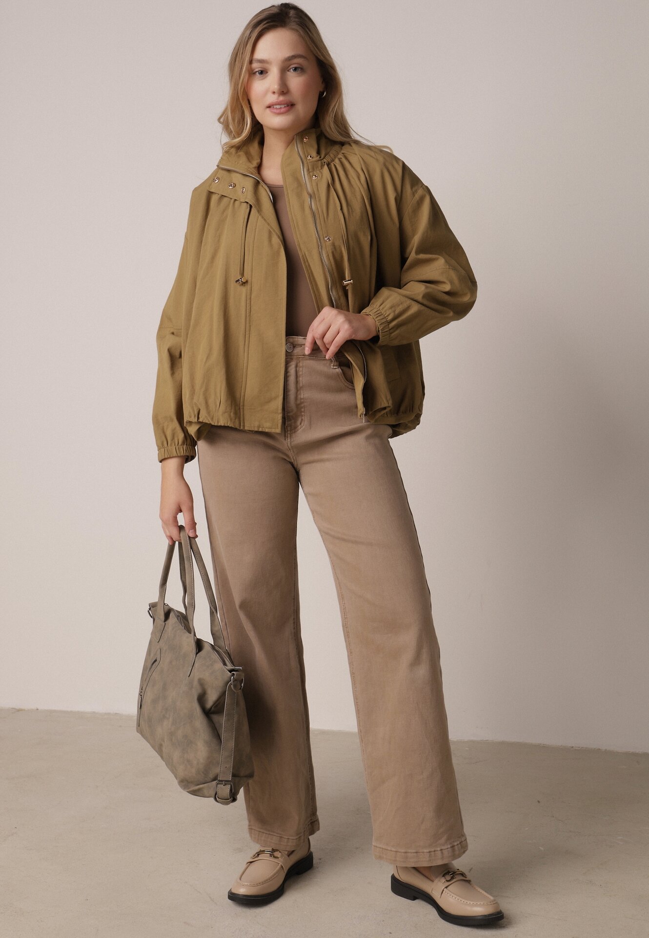 Zielona Przejściowa Kurtka Bombka Oversize z Bawełny i Wiskozy Effinue