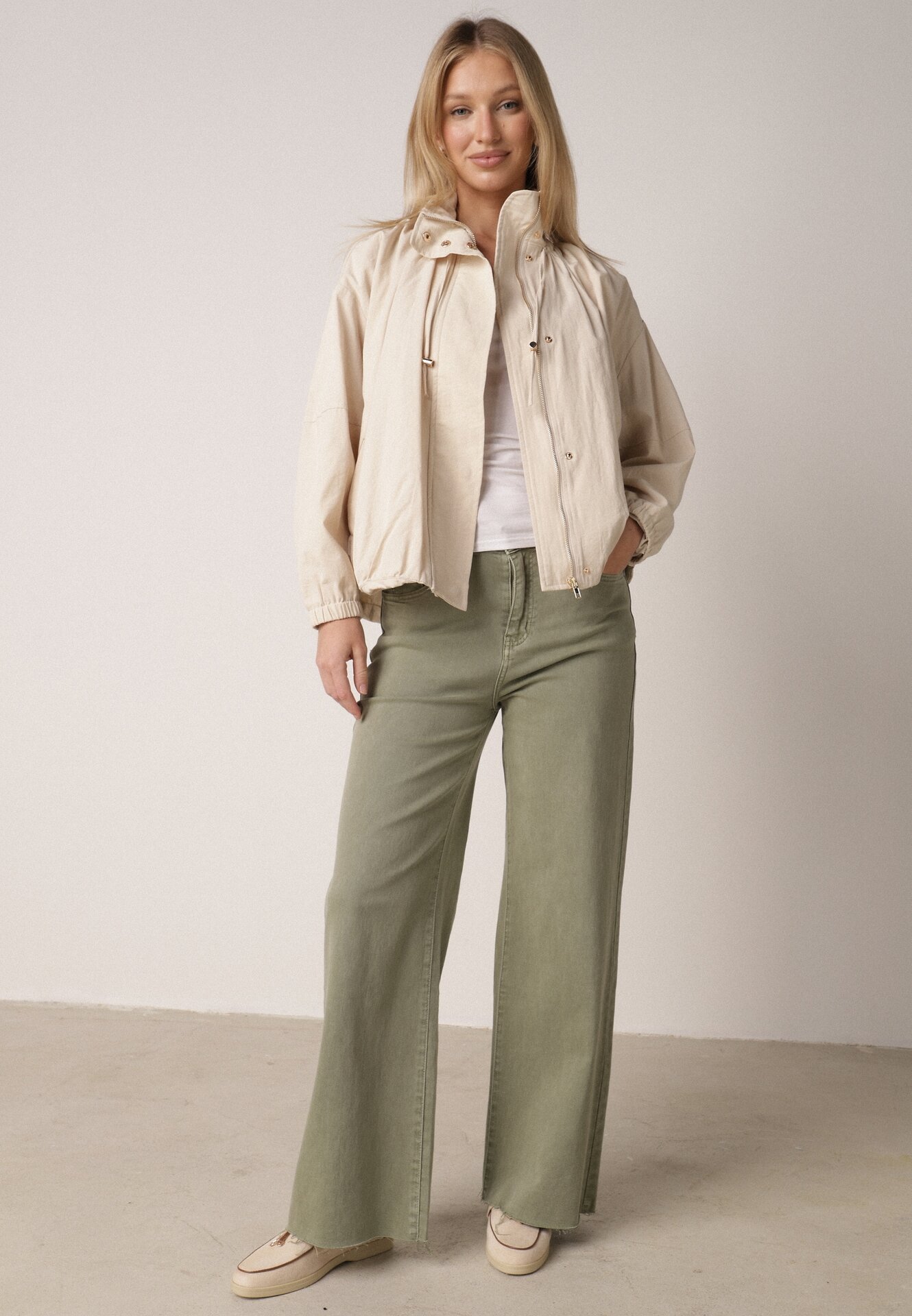 Beżowa Przejściowa Kurtka Bombka Oversize z Bawełny i Wiskozy Effinue