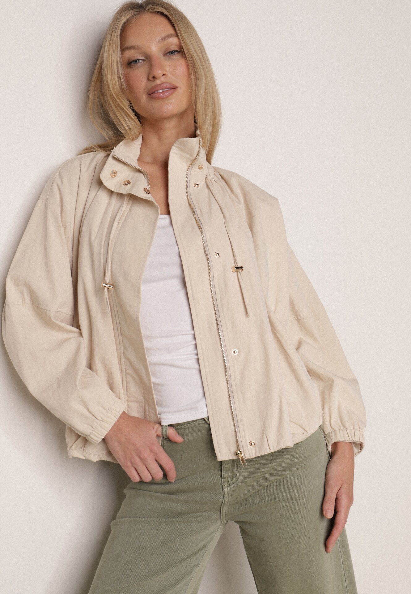 Beżowa Przejściowa Kurtka Bombka Oversize z Bawełny i Wiskozy Effinue