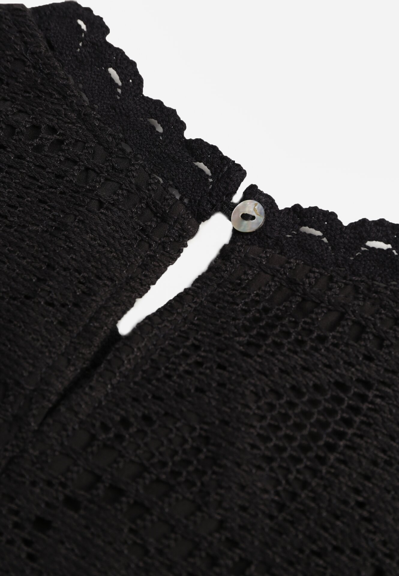 Czarna Sukienka w Rustykalnym Stylu z Haftowanej Tkaniny z Bawełną Delogana