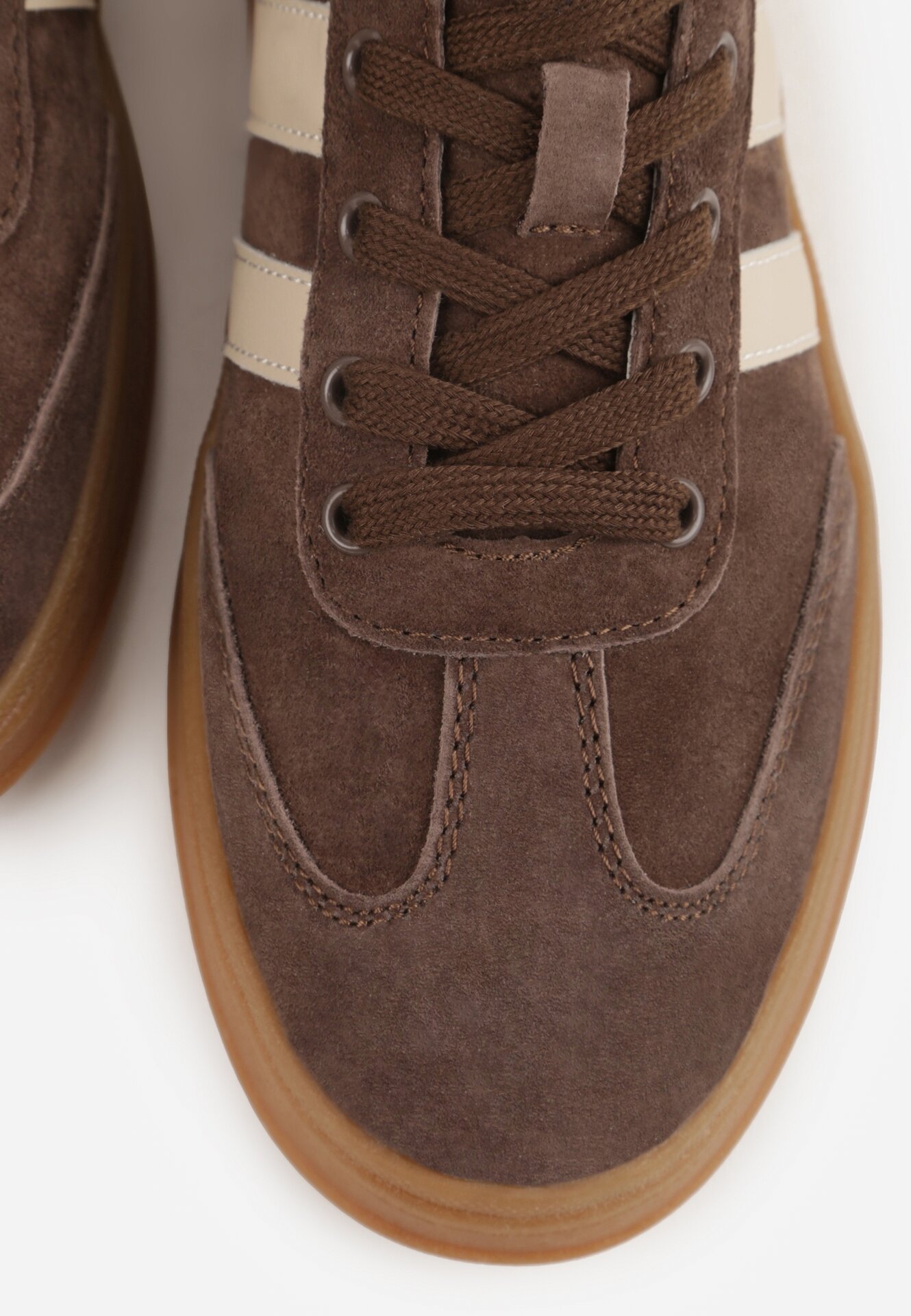 Ciemnobrązowe Skórzane Sneakersy i Ozdobnymi Paskami Zelisei