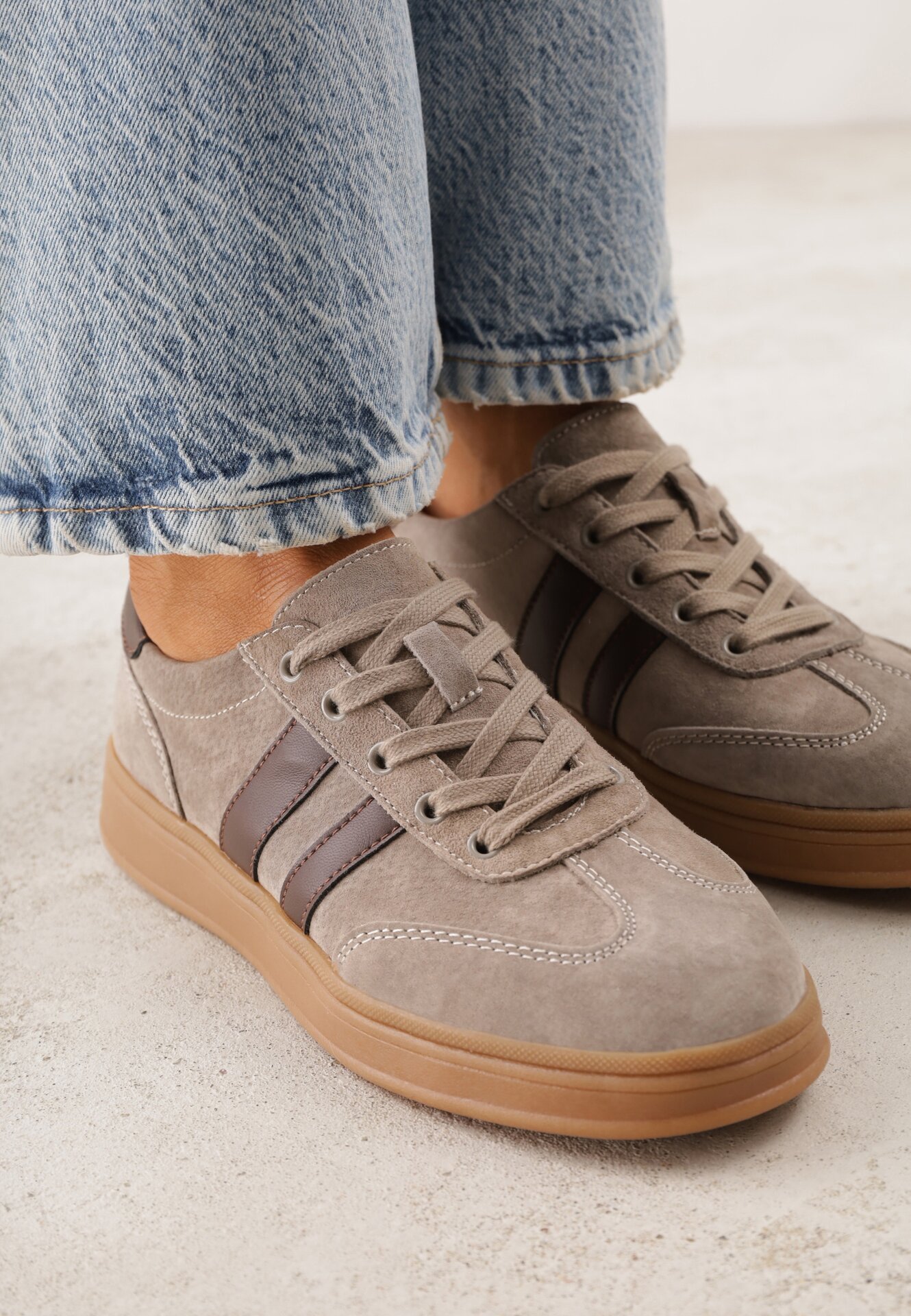 Beżowe Skórzane Sneakersy i Ozdobnymi Paskami Zelisei