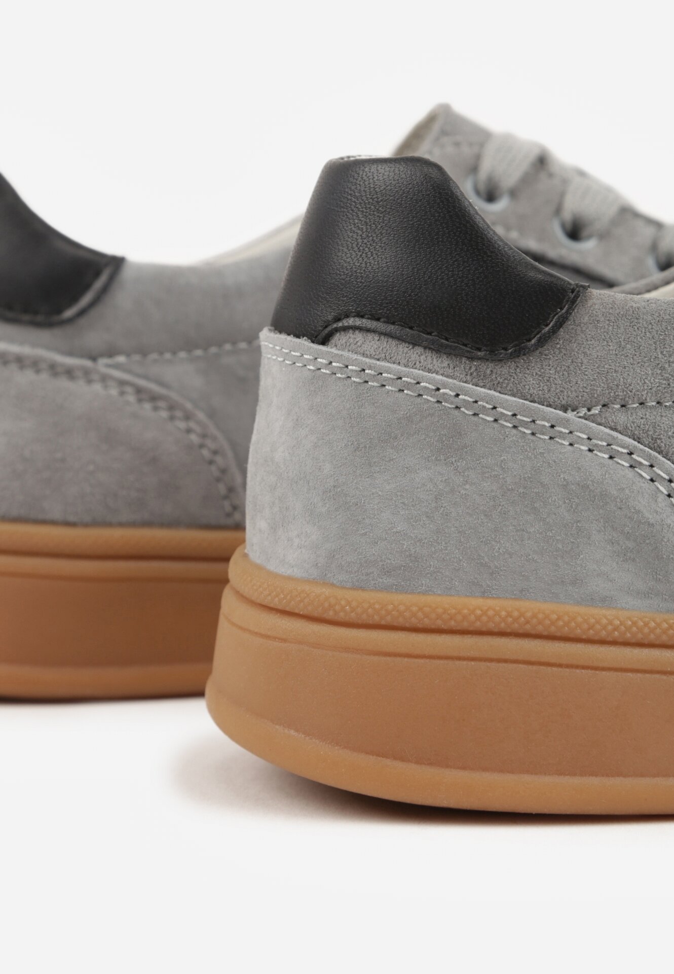 Szare Skórzane Sneakersy i Ozdobnymi Paskami Zelisei