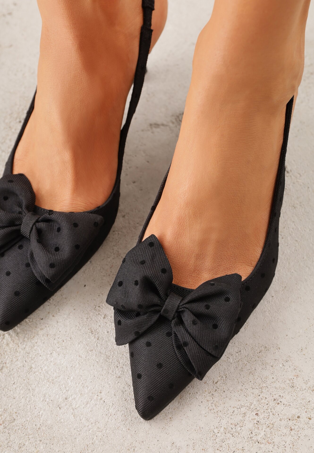 Czarne Sandały na Kaczuszce z Noskiem w Szpic z Kokardą Nephoo