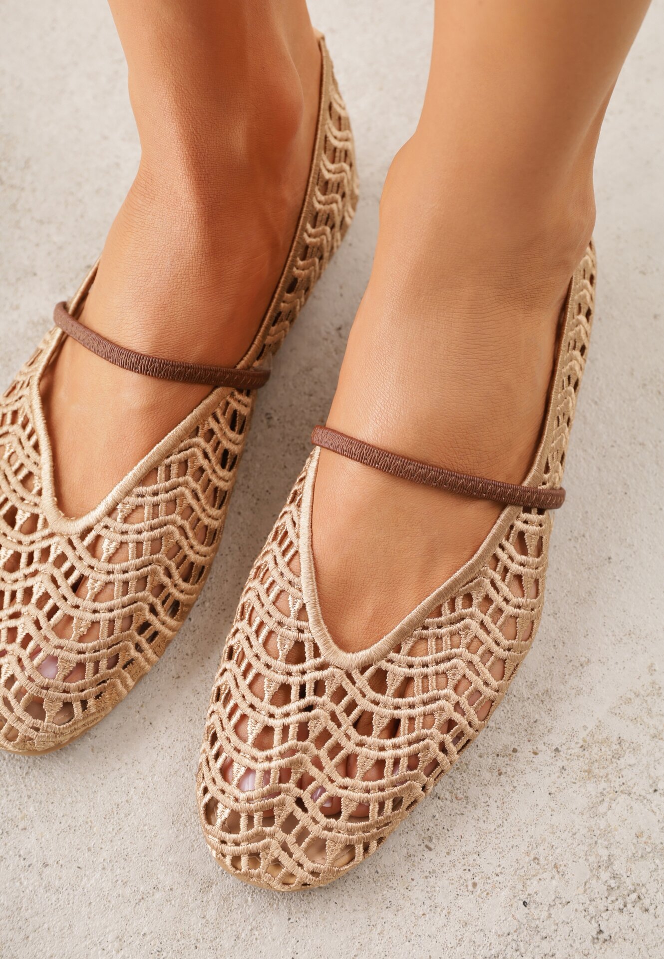 Beżowe Ażurowe Balerinki z Imitacji Plecionki z Paskiem Naeraea