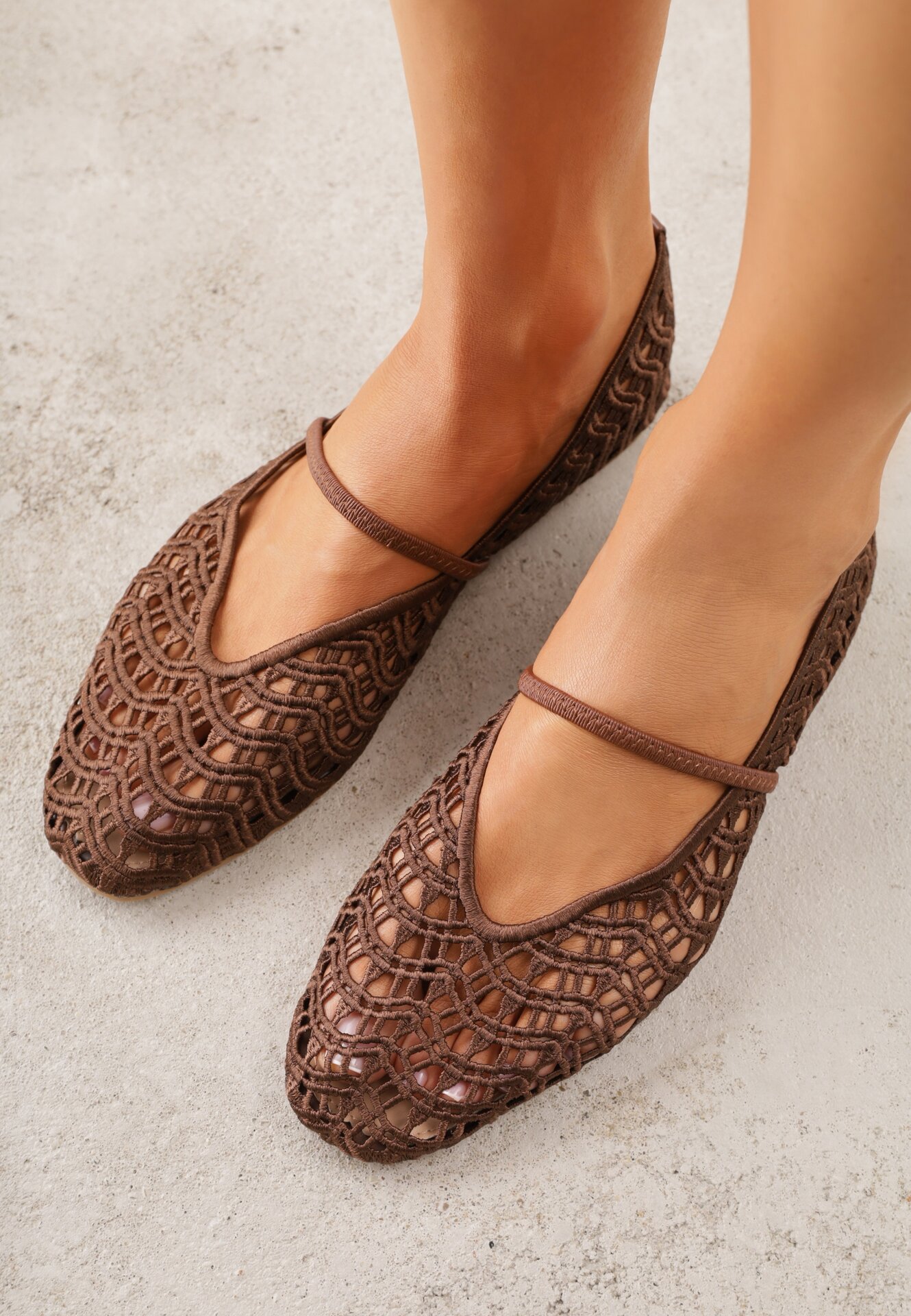 Brązowe Ażurowe Balerinki z Imitacji Plecionki z Paskiem Naeraea