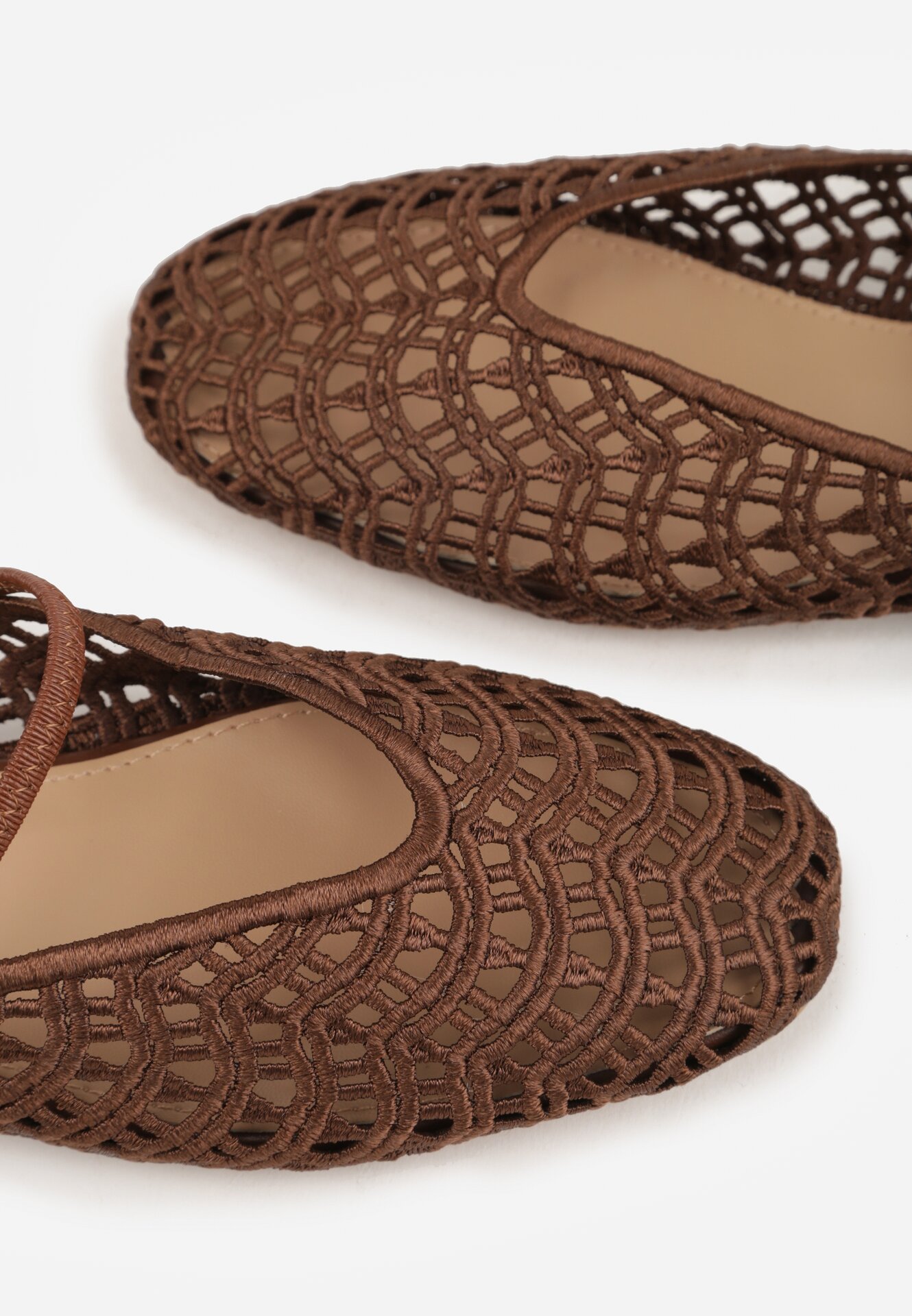 Brązowe Ażurowe Balerinki z Imitacji Plecionki z Paskiem Naeraea