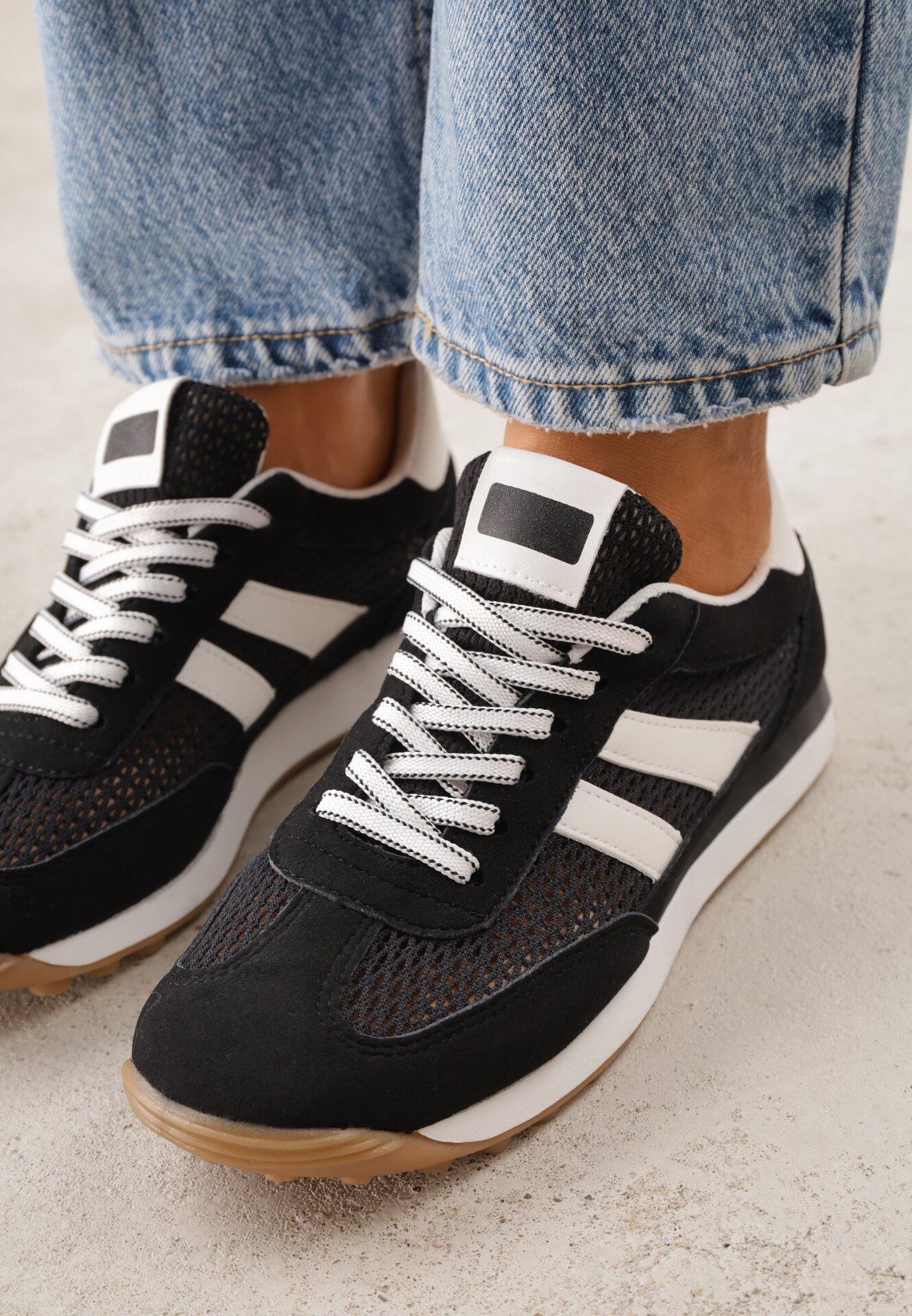 Czarne Casualowe Sneakersy z Siateczkowymi Wstawkami Kassadina