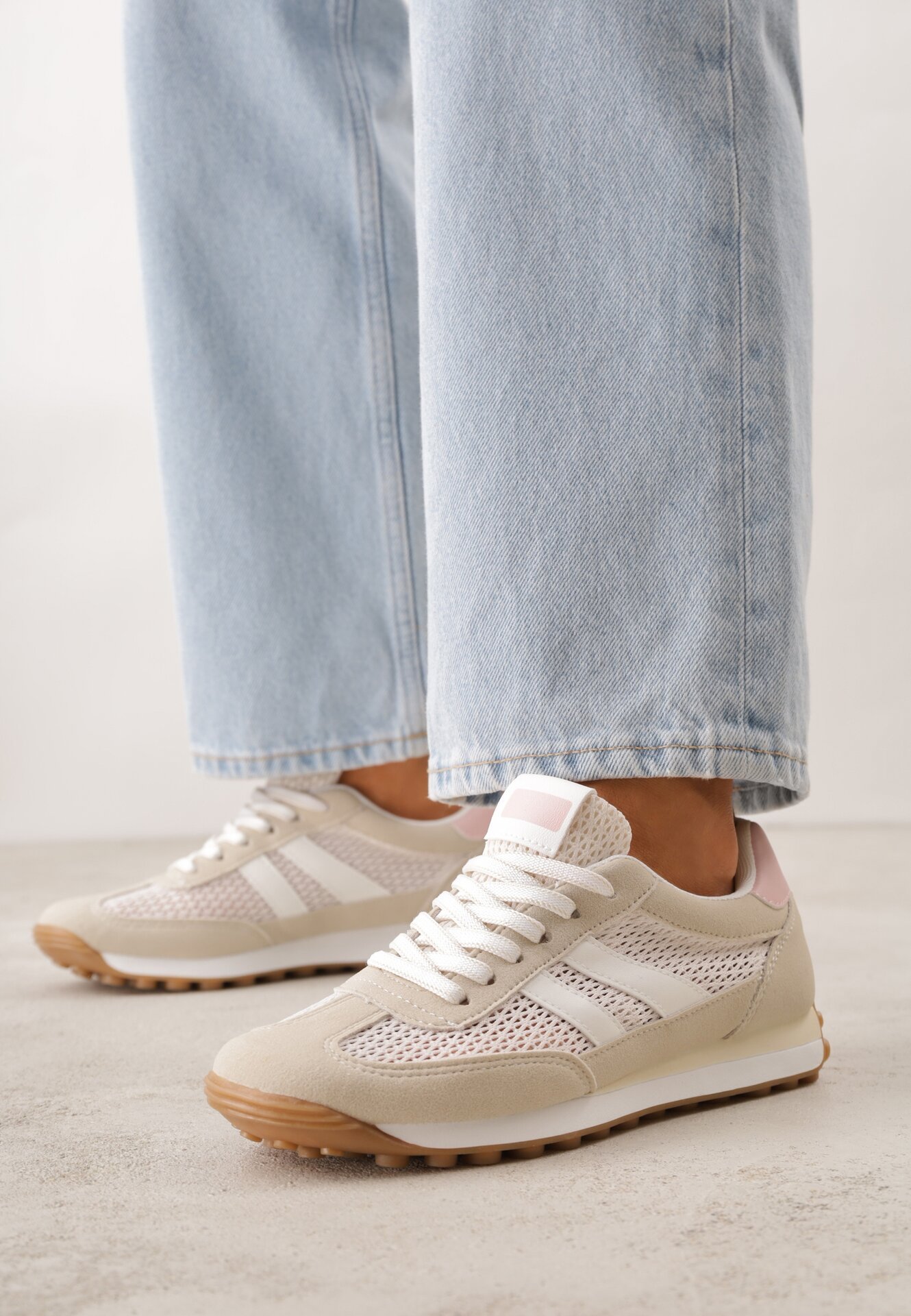 Beżowe Casualowe Sneakersy z Siateczkowymi Wstawkami Kassadina