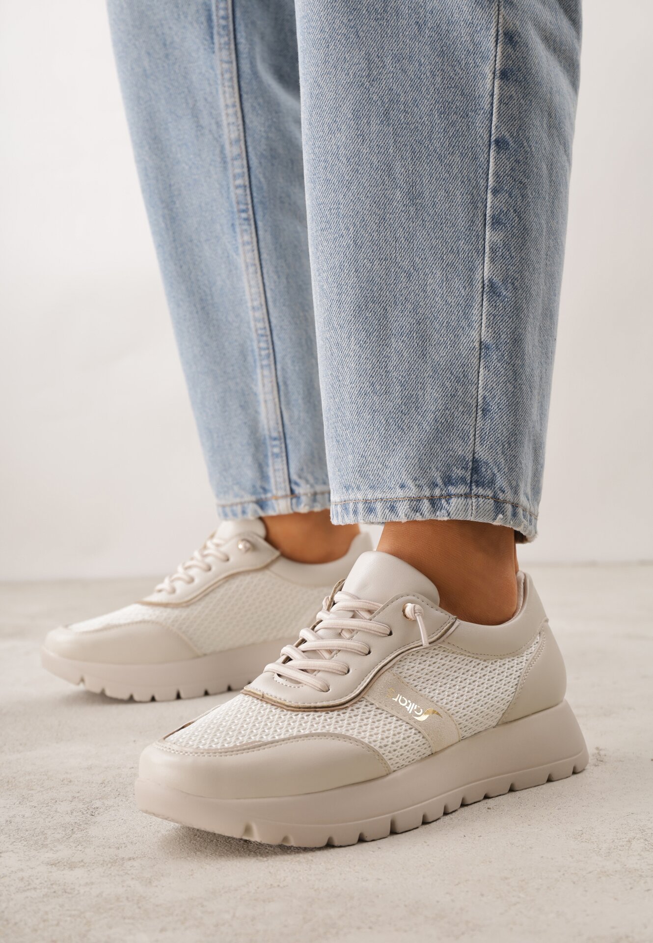 Beżowe Sneakersy na Grubej Podeszwie ze Skórzaną Wkładką i Napisem Airarge