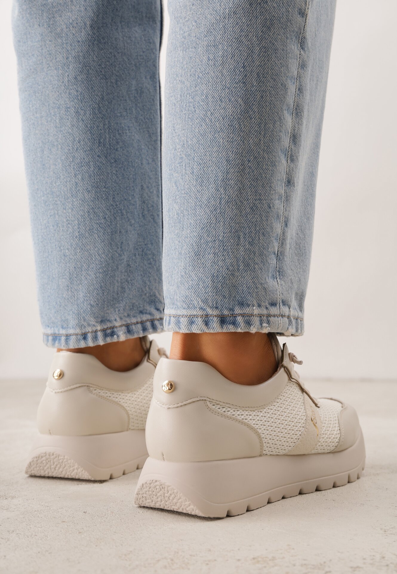 Beżowe Sneakersy na Grubej Podeszwie ze Skórzaną Wkładką i Napisem Airarge