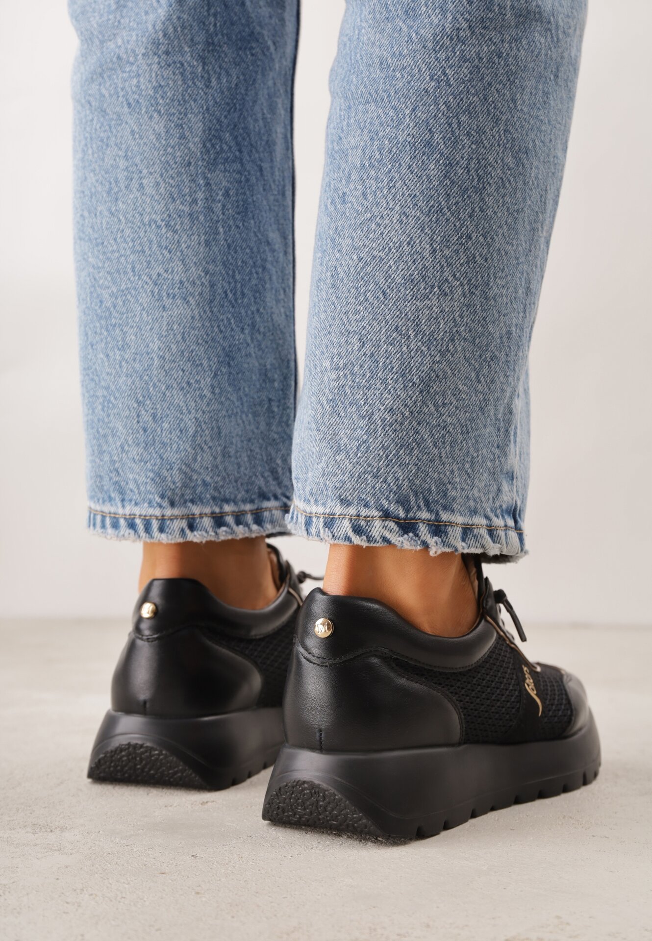 Czarne Sneakersy na Grubej Podeszwie ze Skórzaną Wkładką i Napisem Airarge