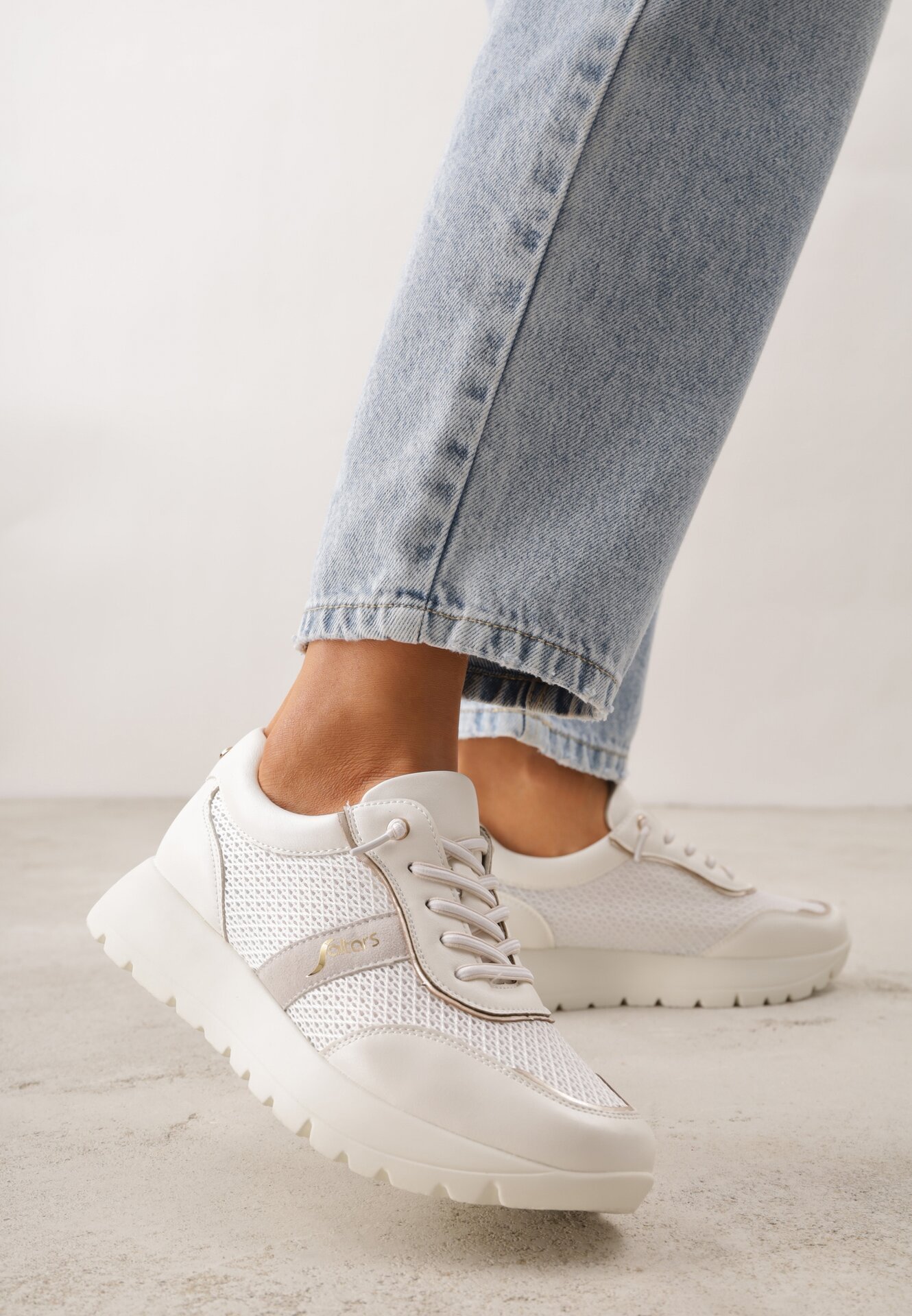 Białe Sneakersy na Grubej Podeszwie ze Skórzaną Wkładką i Napisem Airarge