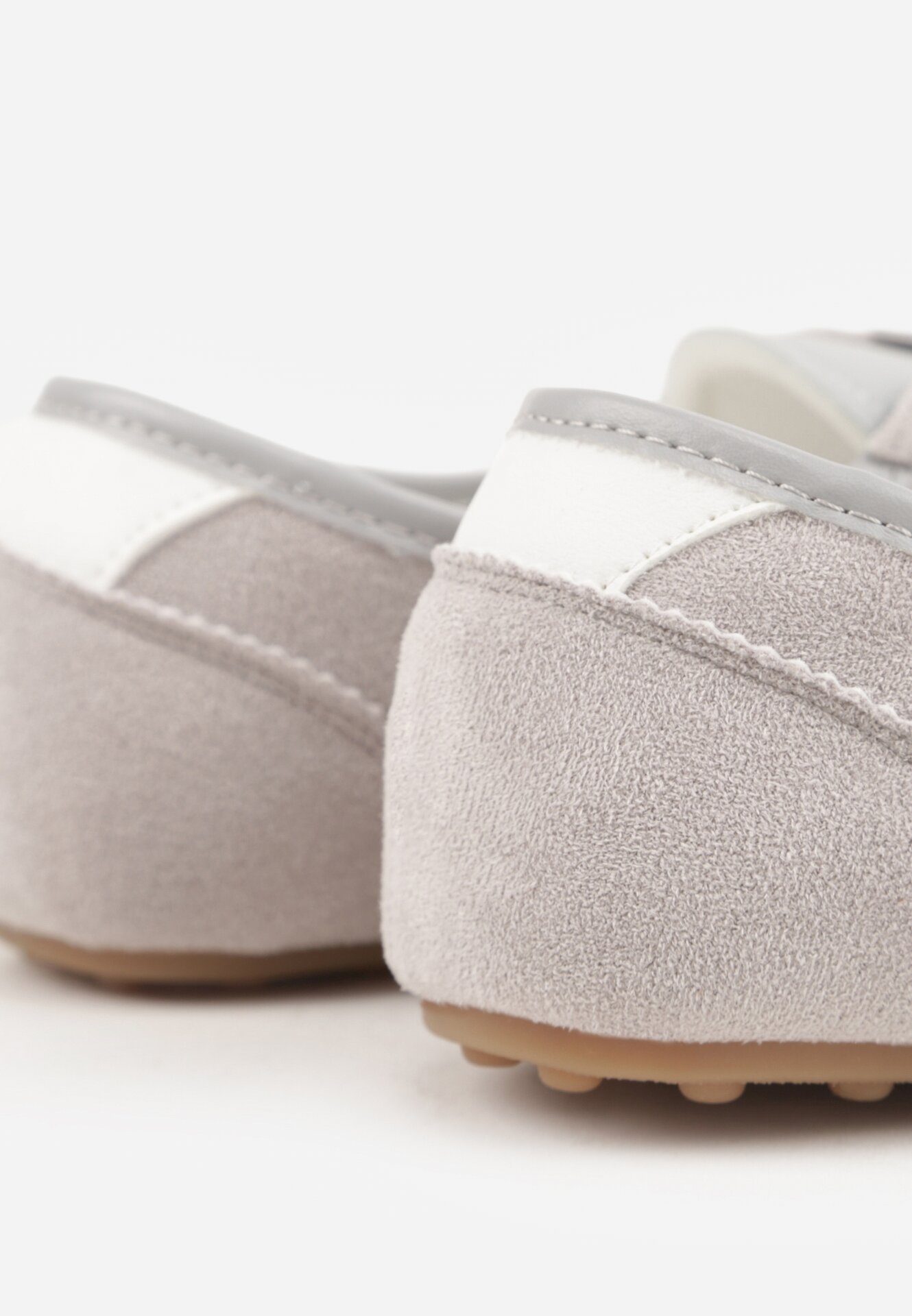 Szare Sneakersy z Imitacji Zamszu w Stylu Kultowych Tenisówek Aelliana