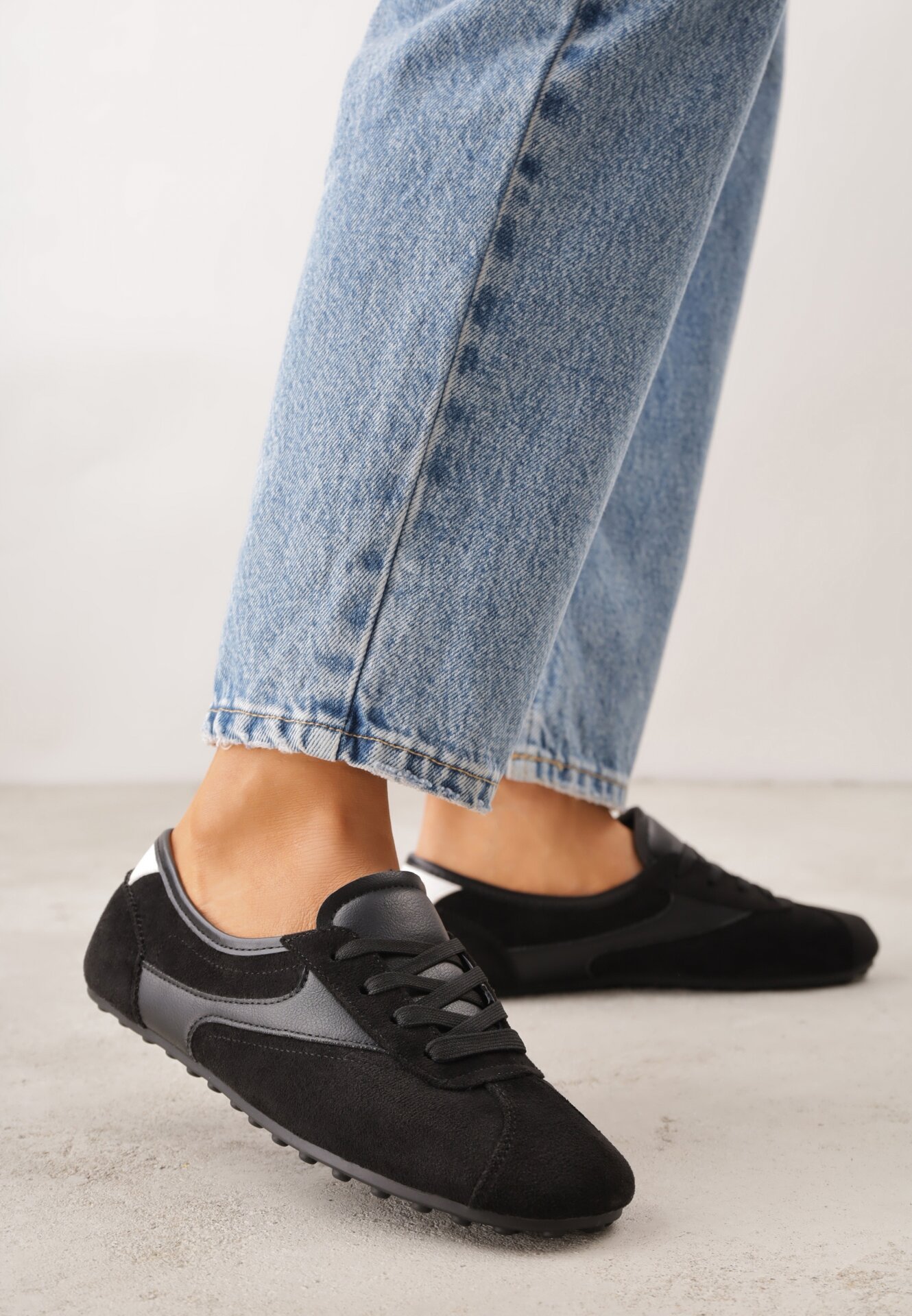 Czarne Sneakersy z Imitacji Zamszu w Stylu Kultowych Tenisówek Aelliana