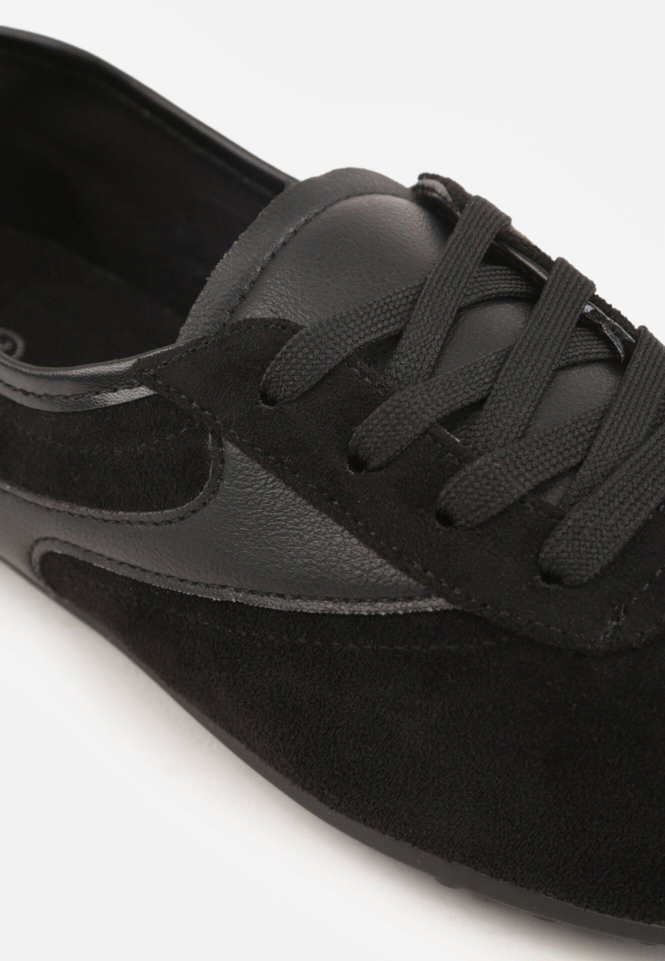 Czarne Sneakersy z Imitacji Zamszu w Stylu Kultowych Tenisówek Aelliana