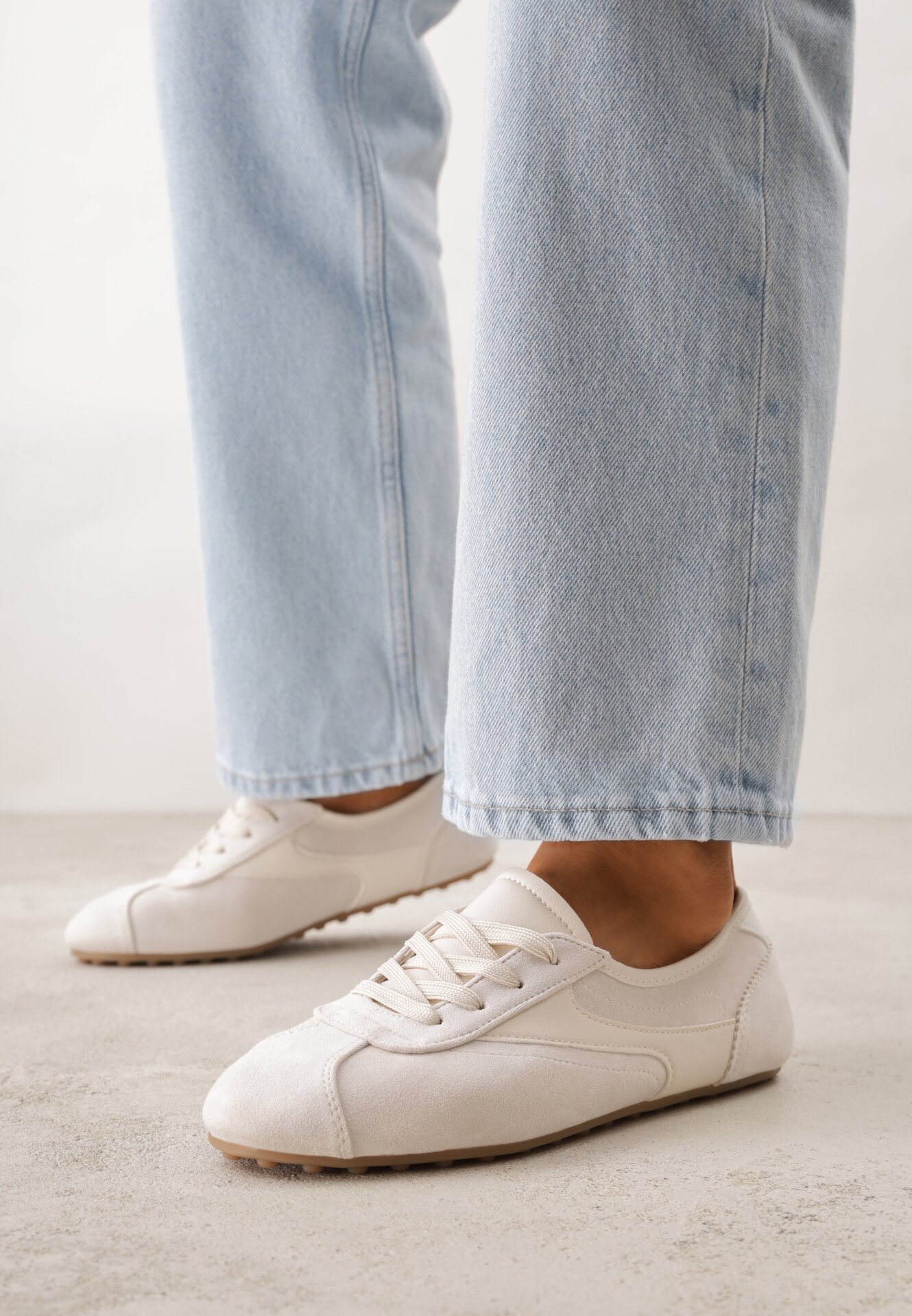 Beżowe Sneakersy z Imitacji Zamszu w Stylu Kultowych Tenisówek Aelliana