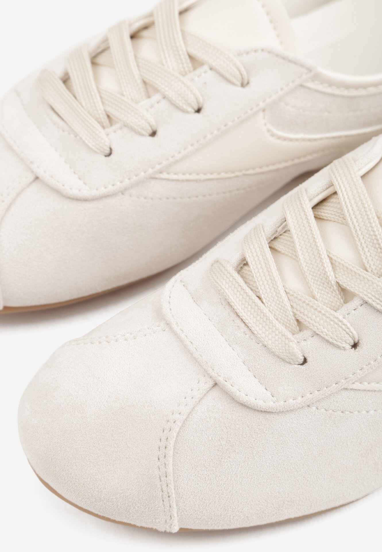 Beżowe Sneakersy z Imitacji Zamszu w Stylu Kultowych Tenisówek Aelliana