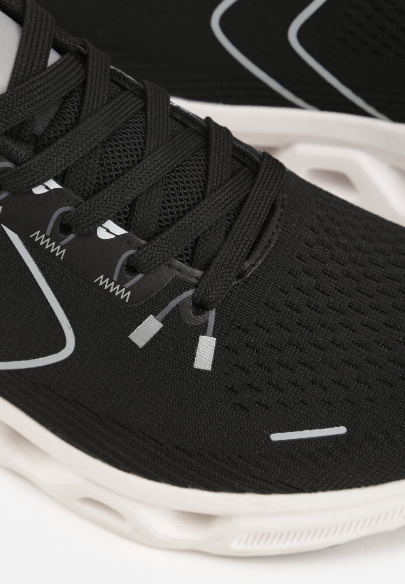 Czarne Sneakersy na Grubej Geometrycznej Podeszwie Alexusa