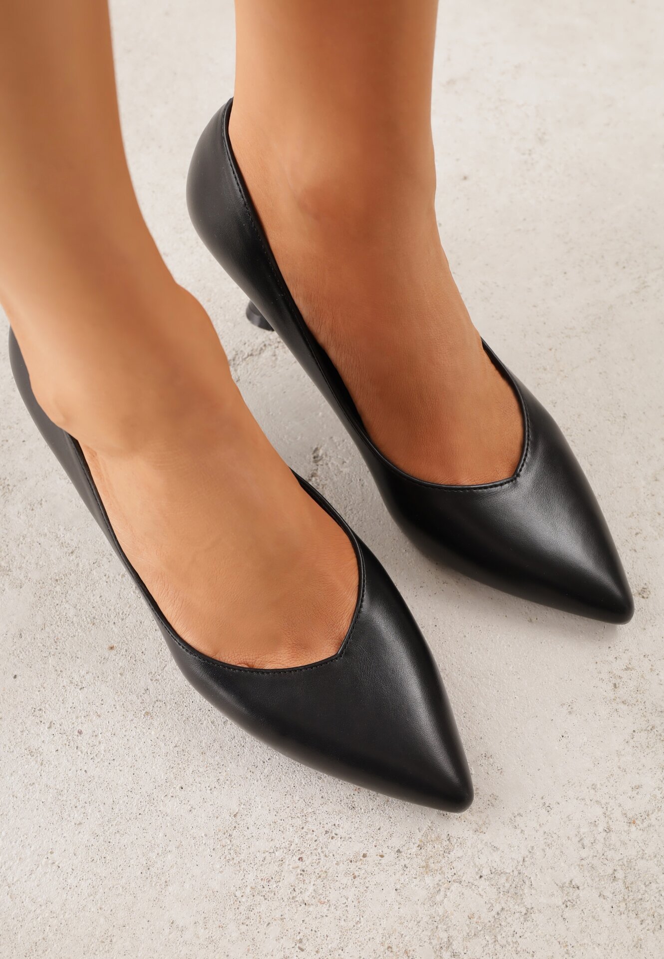 Czarne Czółenka na Szpilce o Stożkowym Kształcie Kowena