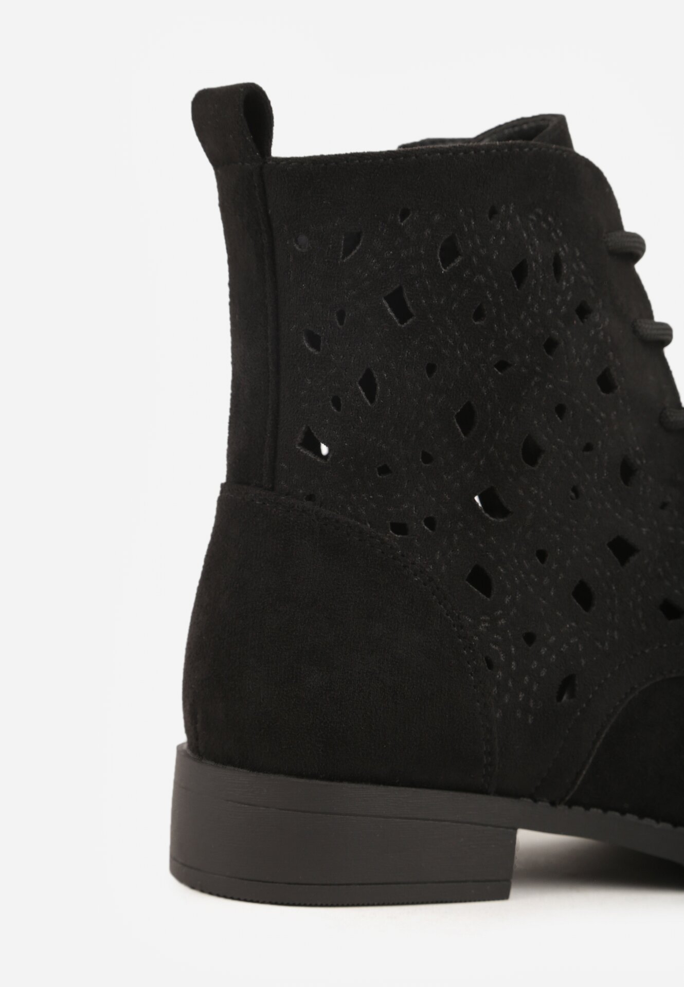 Czarne Sznurowane Botki z Ażurową Cholewką Zeliana